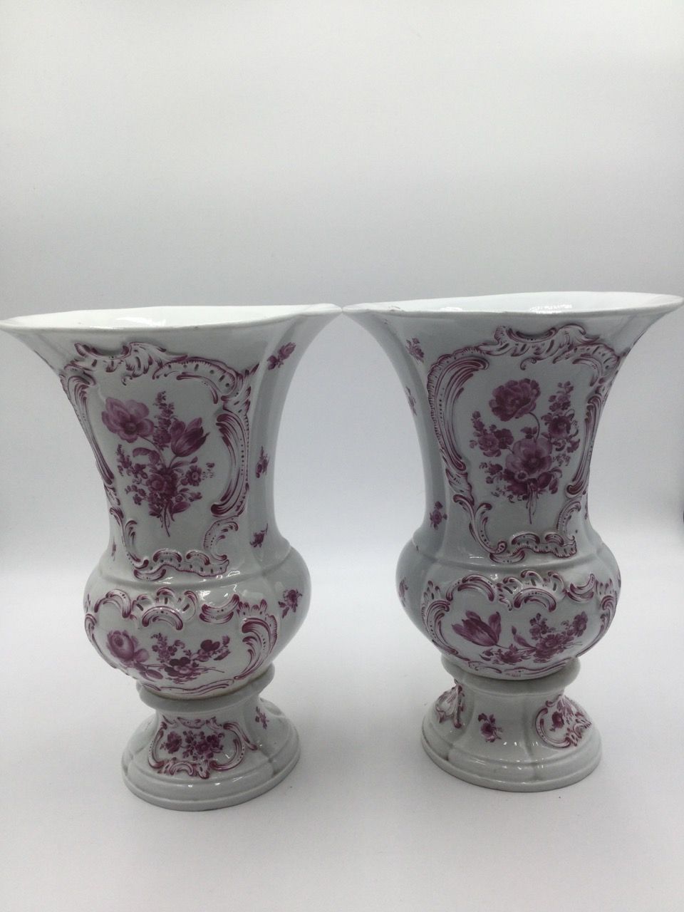 Null MEISSEN, Pair of porcelain vases of baluster form, with magenta decoration &hellip;