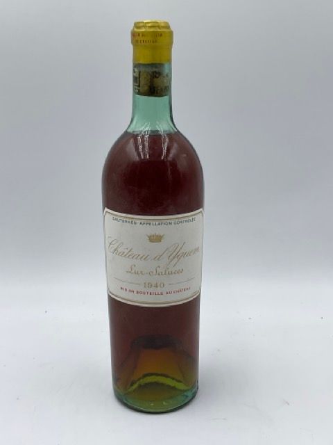 Null 1瓶CH。D'YQUEM, 1° cru supérieur Sauternes 1940 (水平略低，木塞略出)