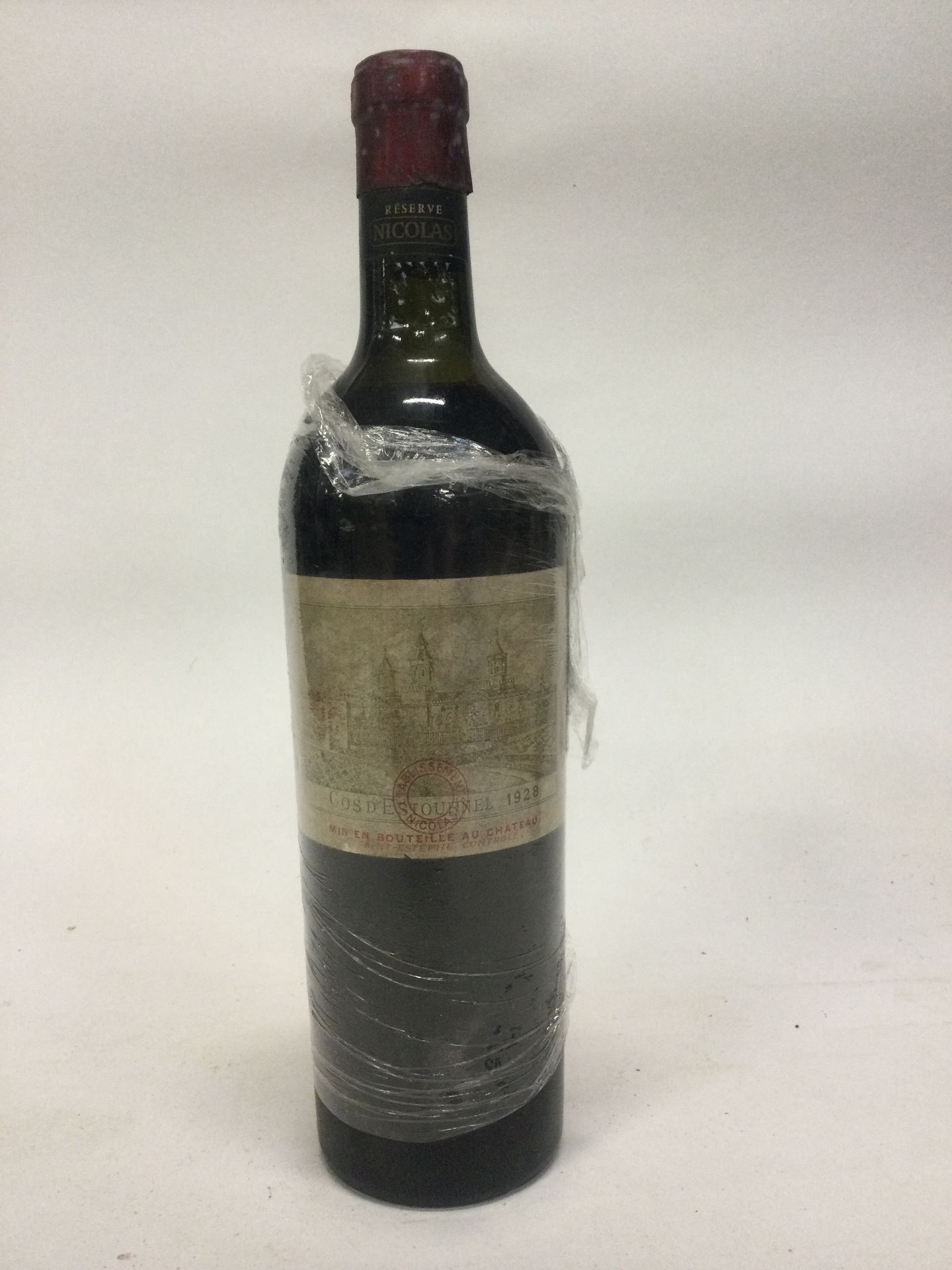 Null 1 bouteille Château Cos d'Estournel, 1928 (mis épaule )