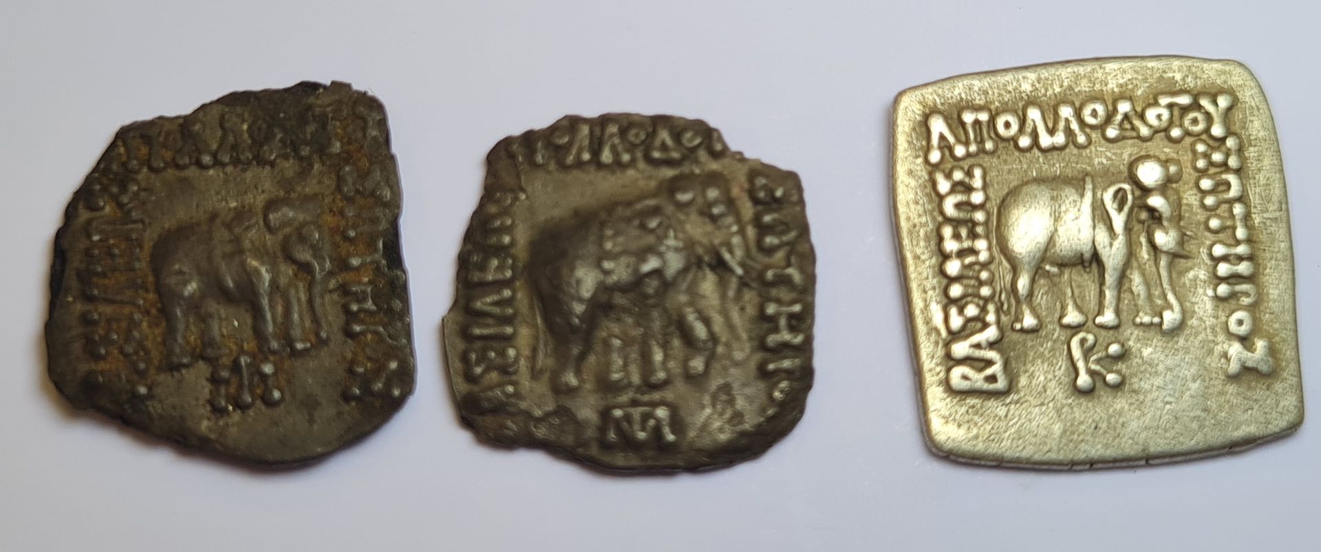 Null Lot de 3 Monnaies Grecques - ROYAUME DE BACTRIANE - APOLLODOTE Ier (171-135&hellip;