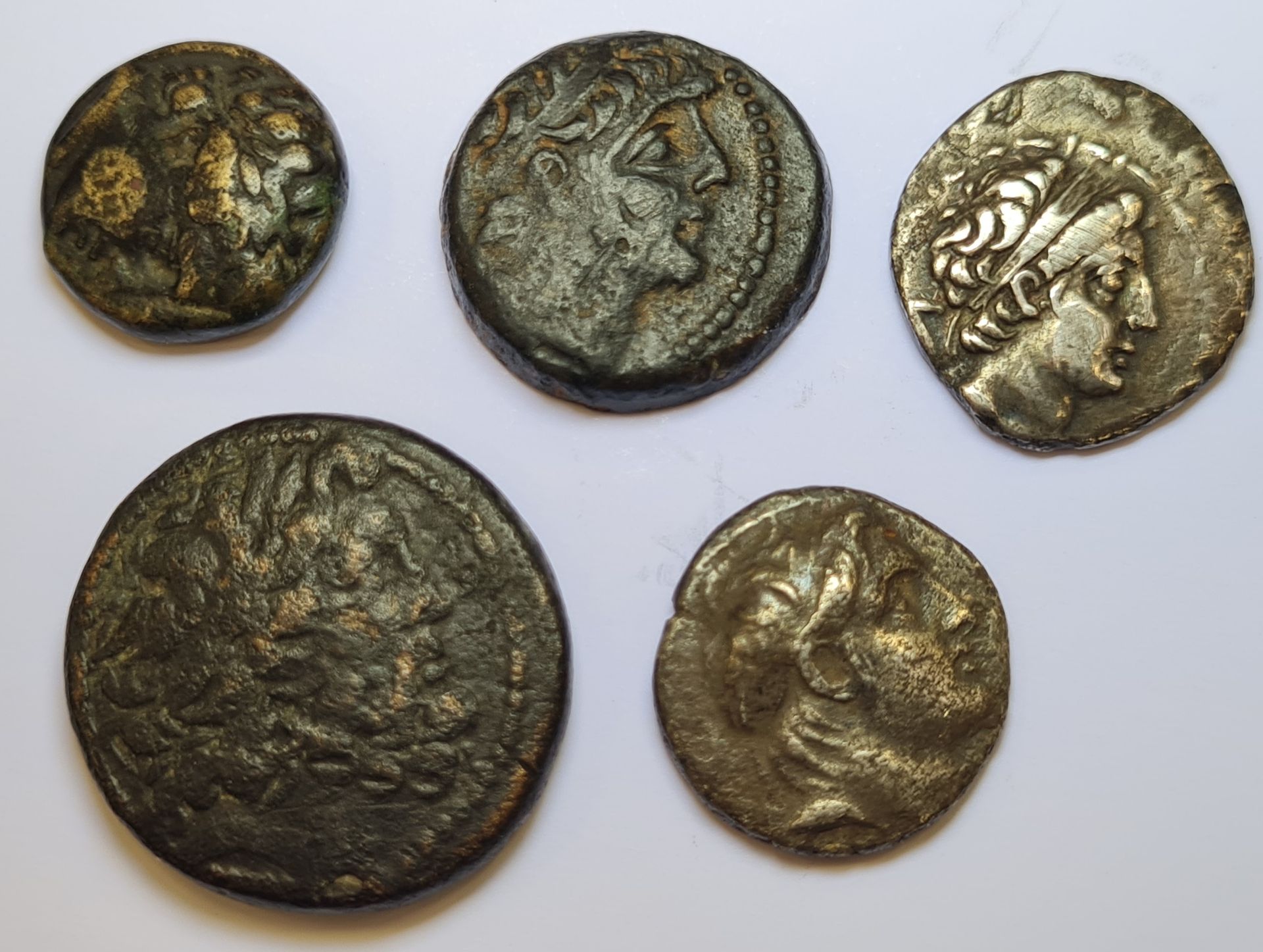 Null Monnaie Grecque - Royaume SÉLEUCIDE - Lot de 5 monnaies : Antiochos II, Cha&hellip;