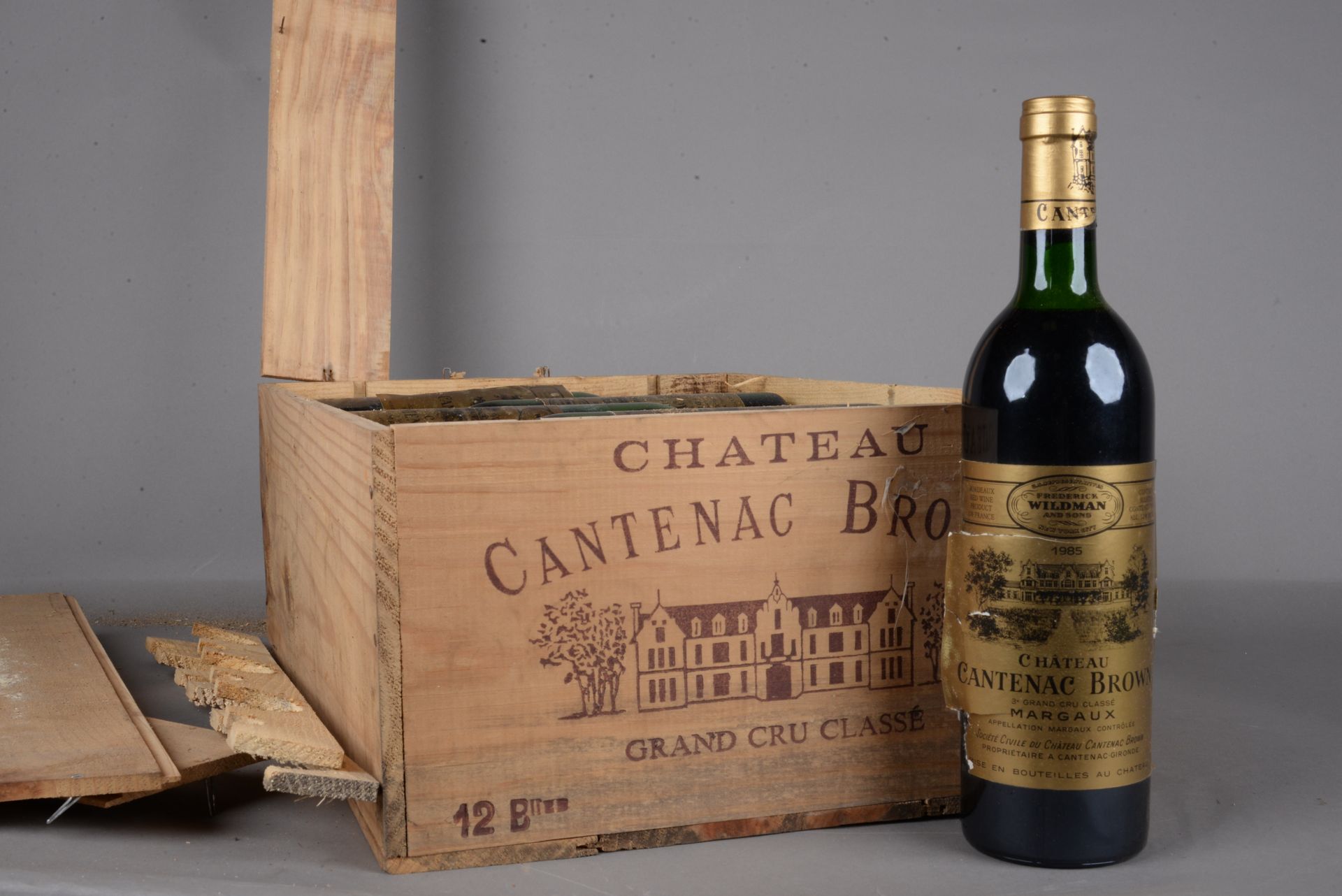 Null 12 bouteilles Château CANTENAC-BROWN, 3° cru Margaux 1985 (es, elt, ela, dé&hellip;