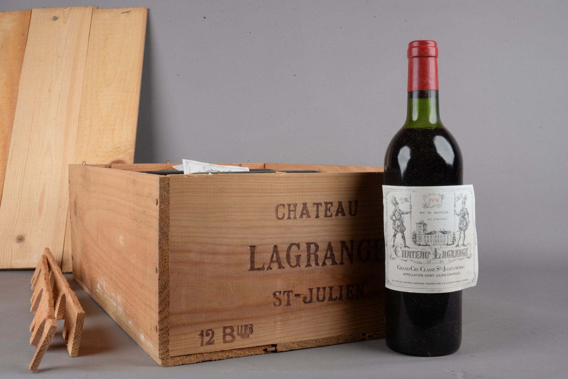 Null 11 bouteilles Château LAGRANGE, 3° cru Saint-Julien 1976	 (elt, décollées, &hellip;