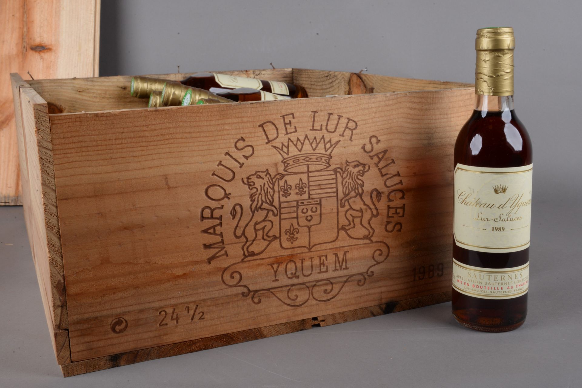 Null 24 half-bottles Château D'YQUEM, 1° cru supérieur Sauternes 1989 (elt; 12 J&hellip;