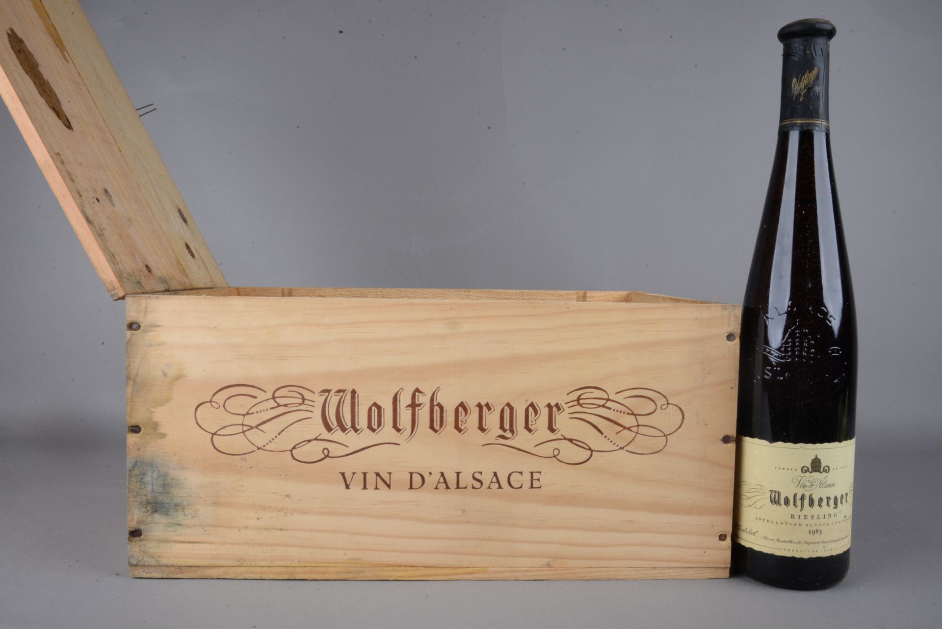Null 6 bottles ALSACE Riesling, Wolfberger 1983 (et, ela, B, stained caps) cb