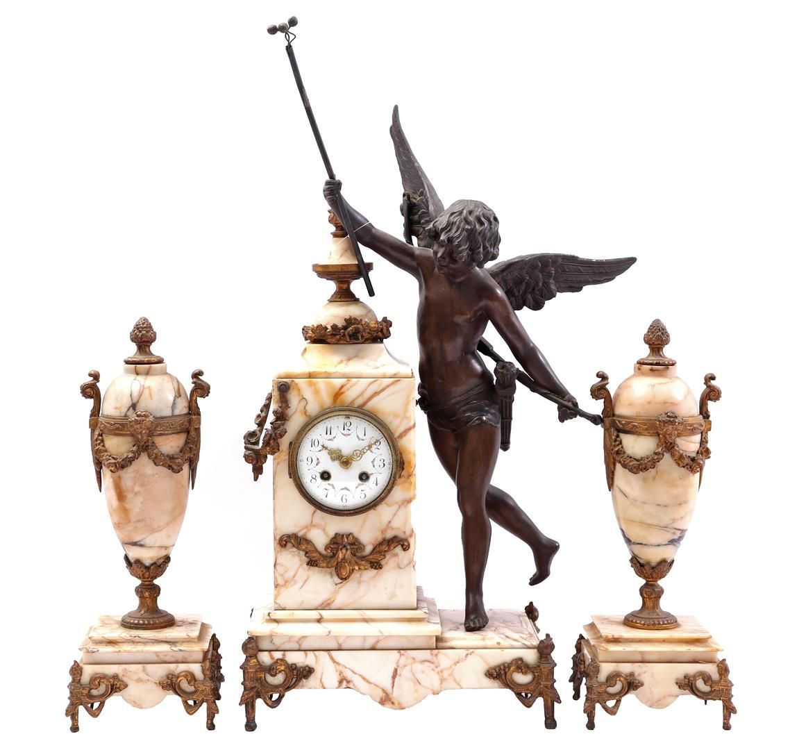 Marble table clock Pendule de table en marbre avec chérubin, France fin 19e sièc&hellip;