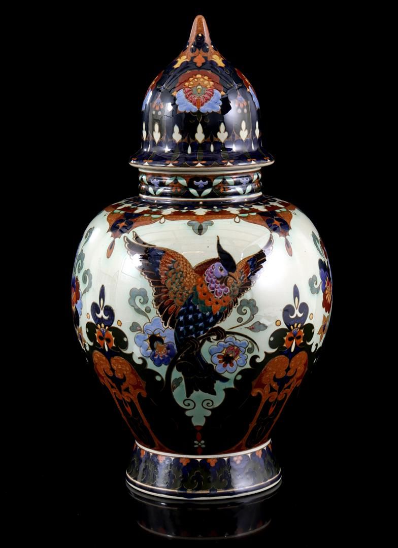 Rozenburg The Hague Vase à couvercle en poterie de Rozenburg La Haye à décor flo&hellip;