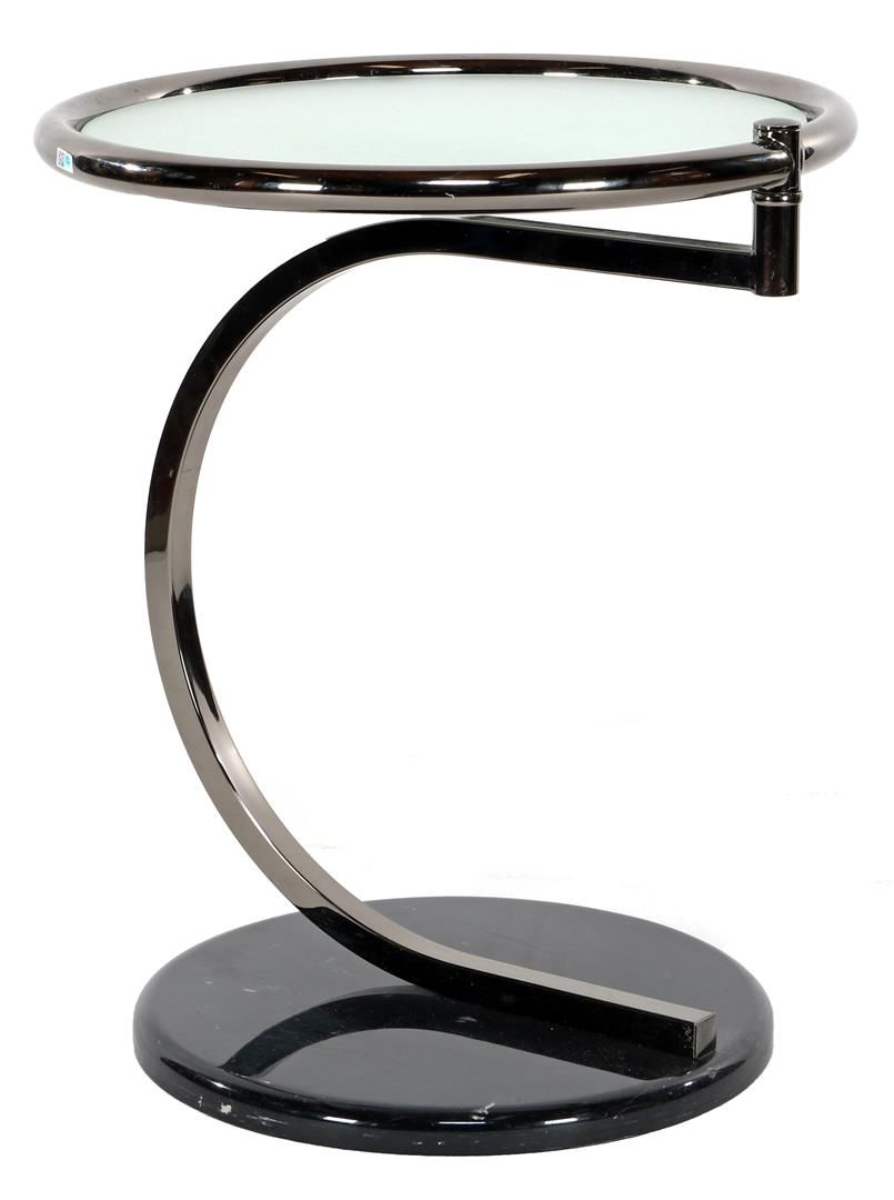 Side Table Mesa auxiliar regulable de metal cromado con tapa de cristal, sobre b&hellip;