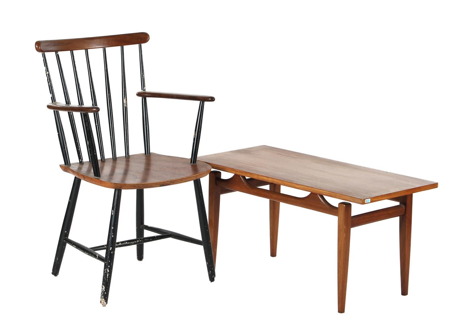 Bar chair with teak seat 发黑的木制酒吧椅，柚木座椅，底部印有 "Danish Furniture Control"，柚木边桌，高43厘&hellip;