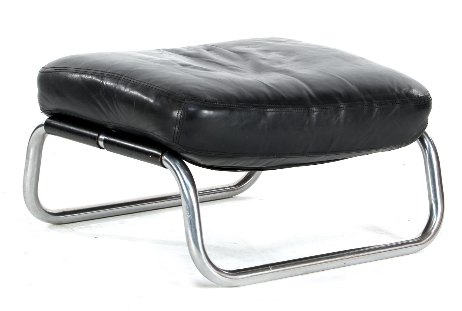 Jan des Bouvrie Jan des Bouvrie (1942-2020)

Chromed tubular frame footstool/foo&hellip;