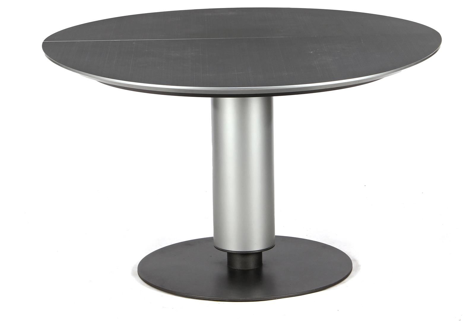 Leolux Caldera 566 table Table Leolux Caldera 566 avec plateau en bois argenté s&hellip;