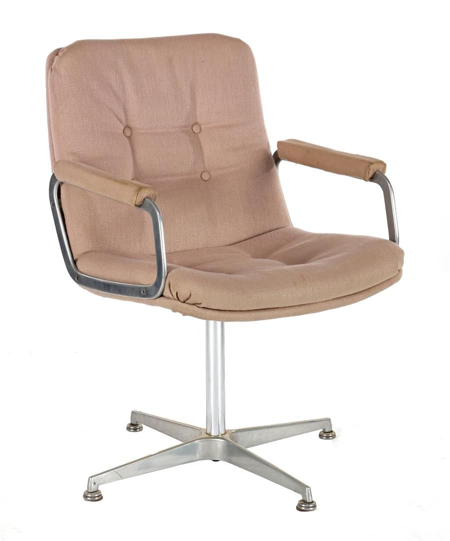 Geoffrey HARCOURT 杰弗里-哈考特 (1935-)

鲑鱼粉色旋转扶手椅，镀铬金属星形底座，杰弗里-哈考特为Artifort设计，荷兰，1960&hellip;