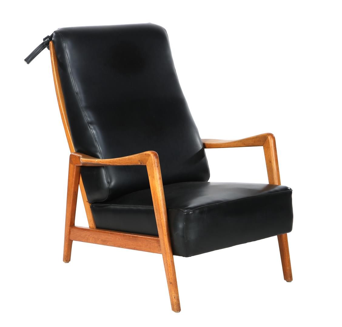 Folke Ohlsson 福尔克-奥尔松(1919-2003)

胡桃木扶手椅，黑色皮革外观的软垫，设计Folke Ohlsson for Dux inc，瑞&hellip;