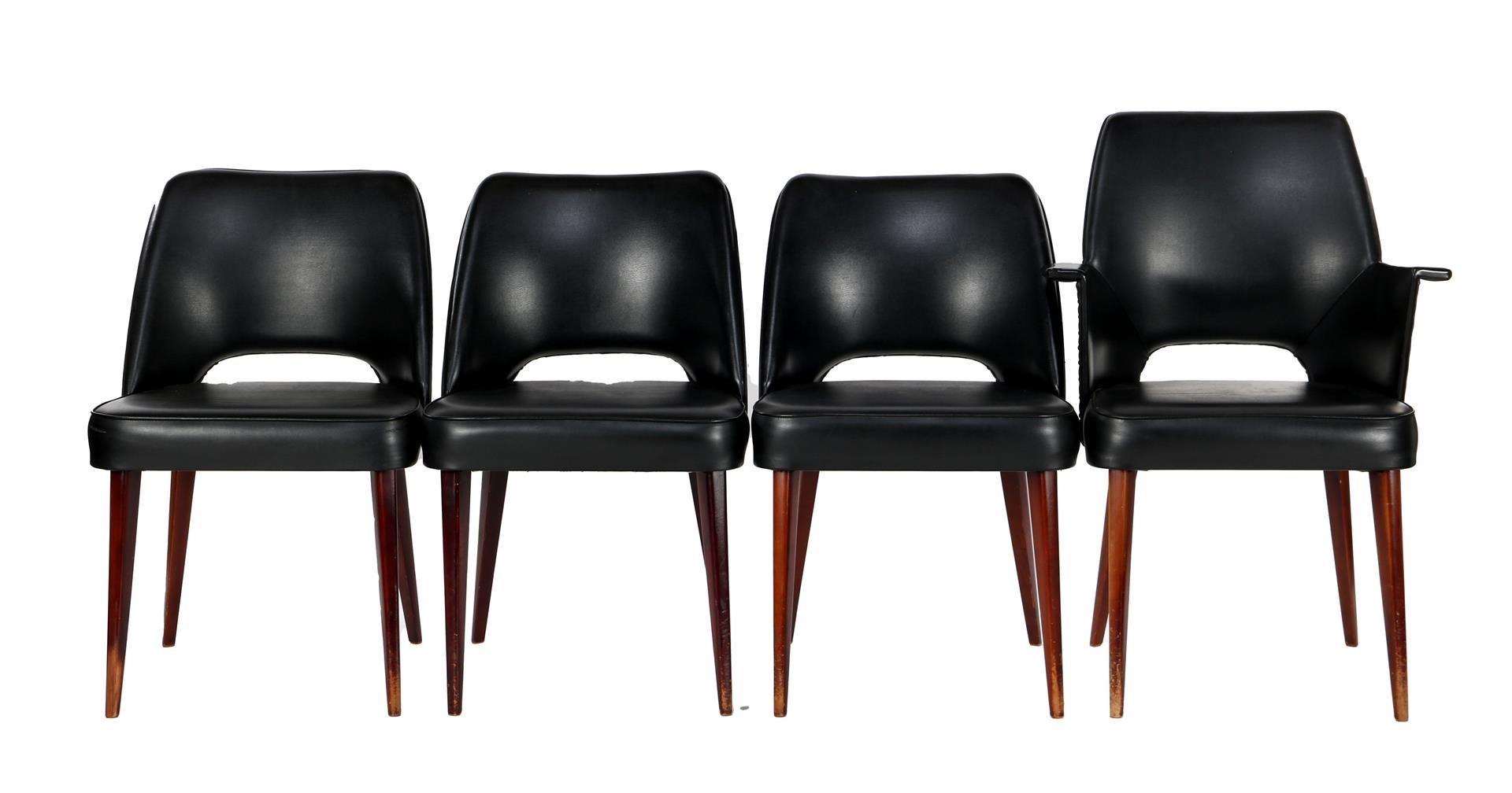 4 artificial leather chairs 4 sedie in pelle artificiale nera, di cui 1 con brac&hellip;