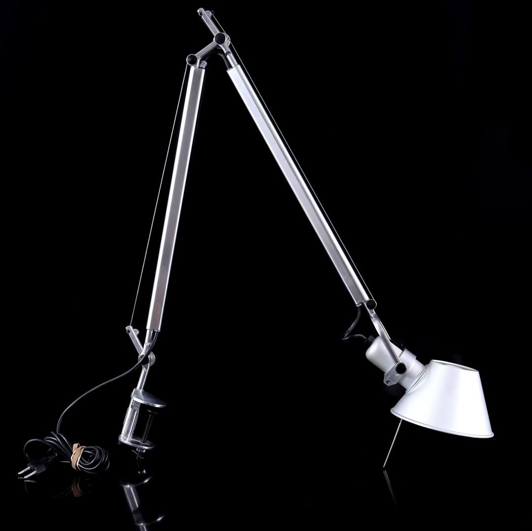 Adjustable clamp lamp 金属和铝制可调式夹子灯，为Artemide公司设计的M.De Lucchi和G.Fassina，型号为'Tolome&hellip;