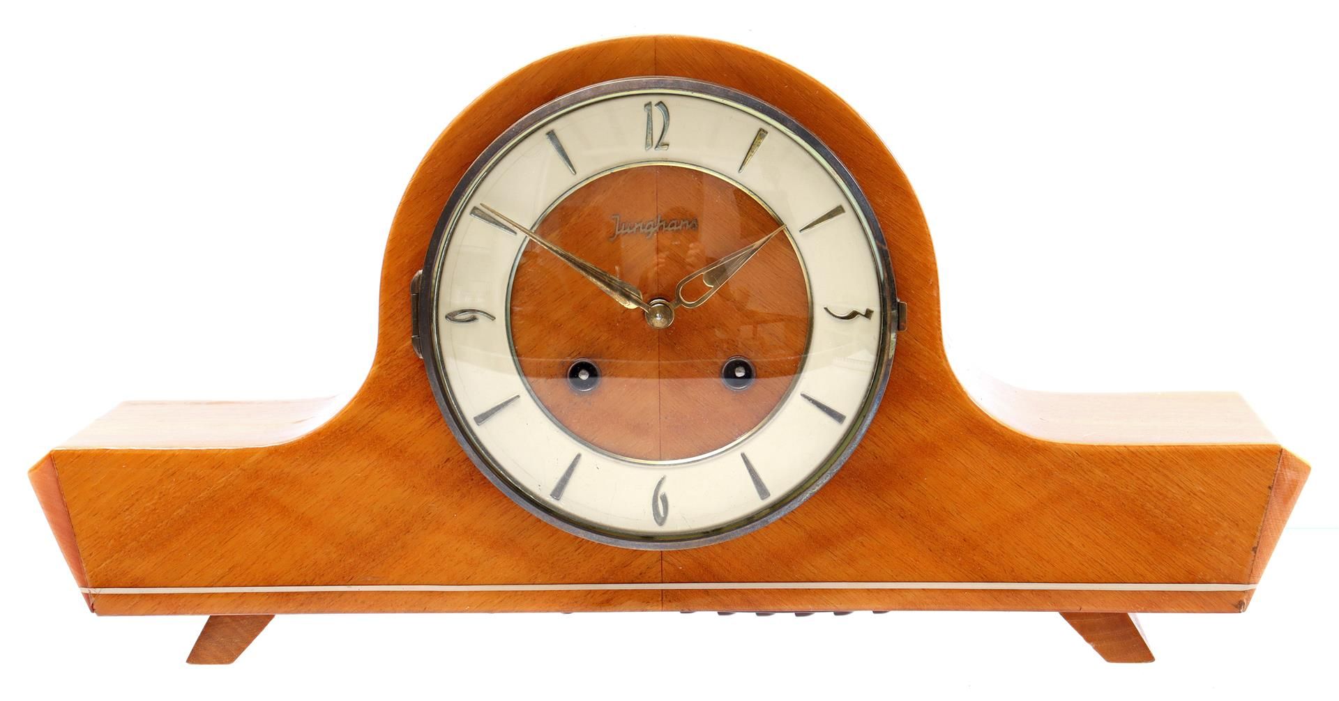 JUNGHANS Junghans table mantel clock in walnut cabinet, 17.5 cm high