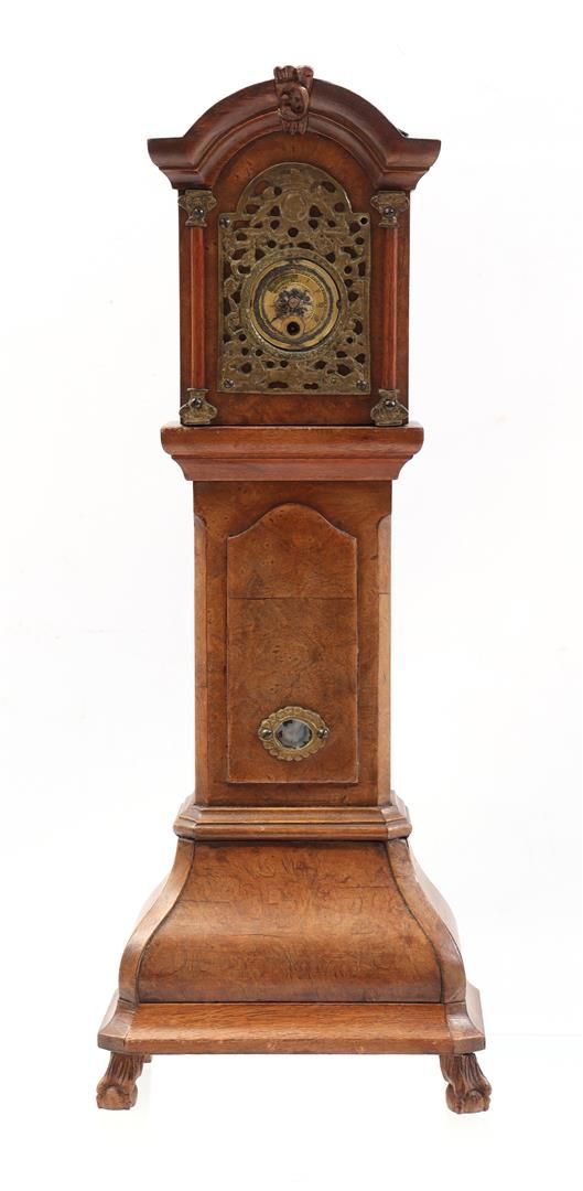 Null Miniature grandfather clock in burl walnut veneer on oak case, 45 cm high