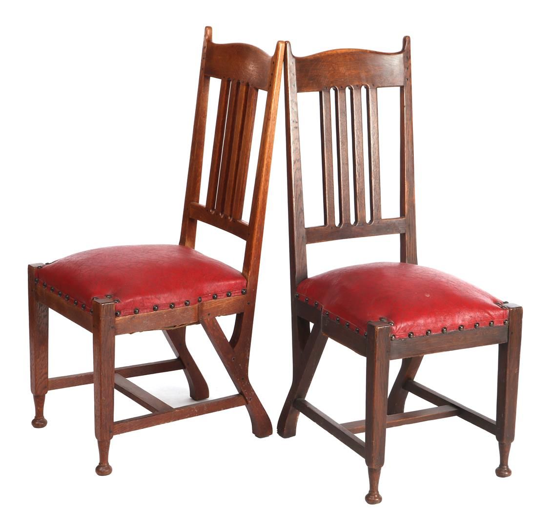 Jac. Van den Bosch 雅克-范登博世（1868-1948）
装饰艺术风格的 2 张橡木餐椅，配有红色皮座、黄铜钉和熏黑的acces，由 Jac/&hellip;