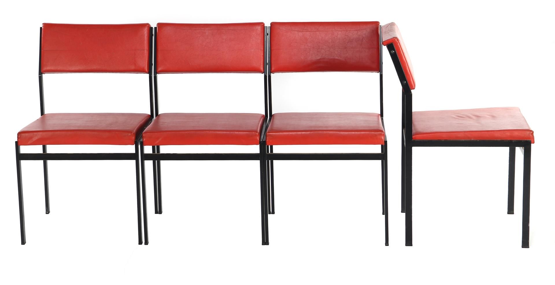 Cees Braakman 塞斯-布拉克曼（1917-1995）
4 张红色人造革餐椅，底座为熏黑金属，由 Cees Braakman 设计，Pastoe 施工&hellip;