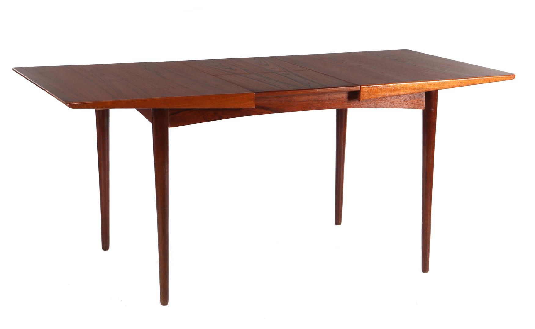 Louis van Teeffelen 路易-范-特费伦（1921-1972）
柚木饰面餐桌，桌面可倾斜（40 厘米），立于锥形桌腿上，Louis van Te&hellip;