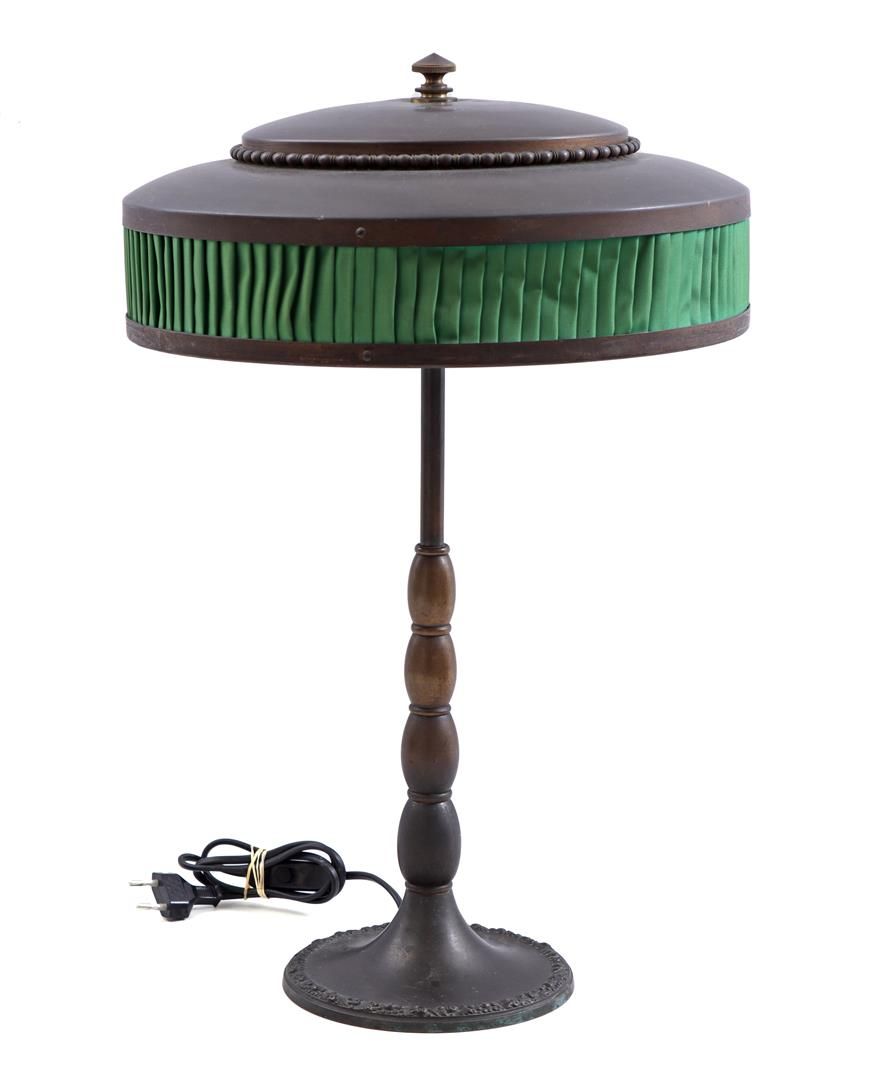 Null Lampe de table à 2 lumières en cuivre avec abat-jour rembourré, période Art&hellip;
