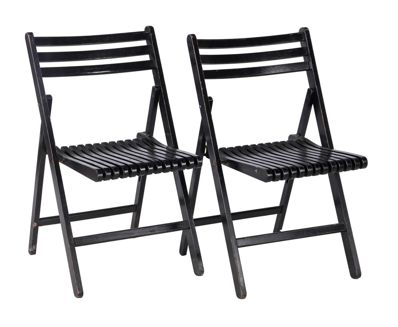Null 2 把黑漆木制折叠椅，靠背高 78 厘米