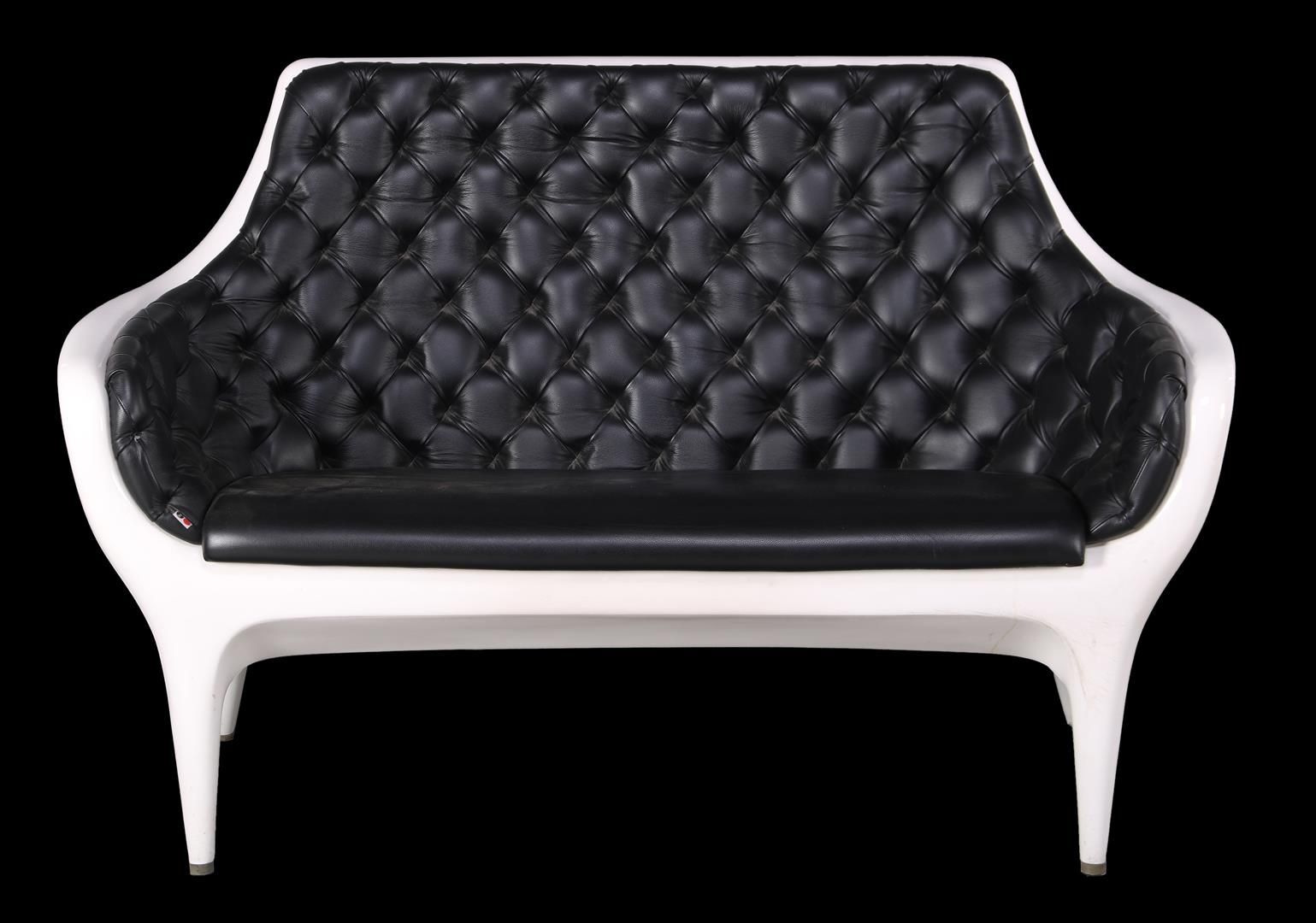 Jaime Hayon 海梅-海永（1974 年）
带填充皮革坐垫的塑料沙发，海梅-海永设计，巴塞罗那设计公司制作，"Showtime "系列，坐垫上有标签，底&hellip;