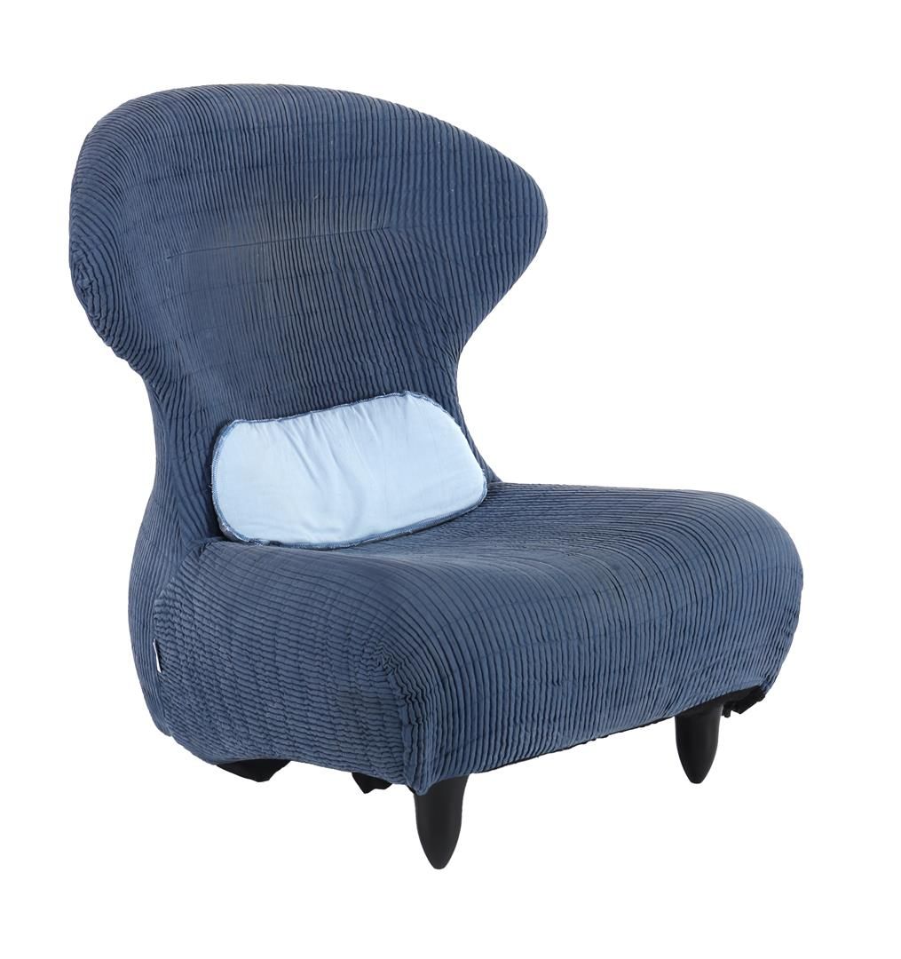 Null Ligne Roset France 软垫椅，蓝色罗纹织物，靠背高 83 厘米，宽 80 厘米