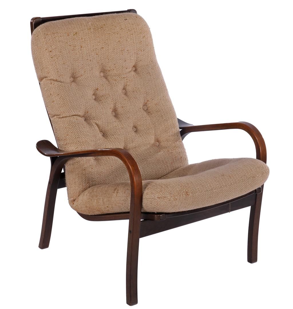 Yngve Ekström 英格夫-埃克斯特罗姆（1913-1988）
深色弧形榉木扶手椅，沙色软垫，Yngve Ekström 设计，瑞典人制作，型号 "La&hellip;