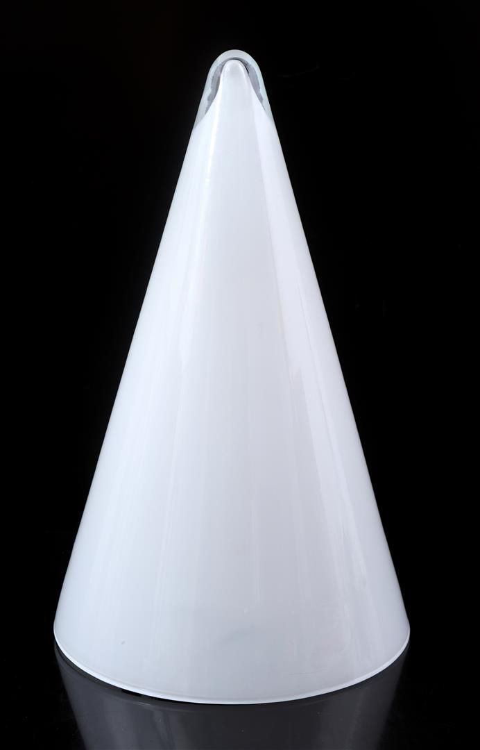 Null Lampe de table en verre, exécutée par SCE, modèle 'TeePee', France, seconde&hellip;