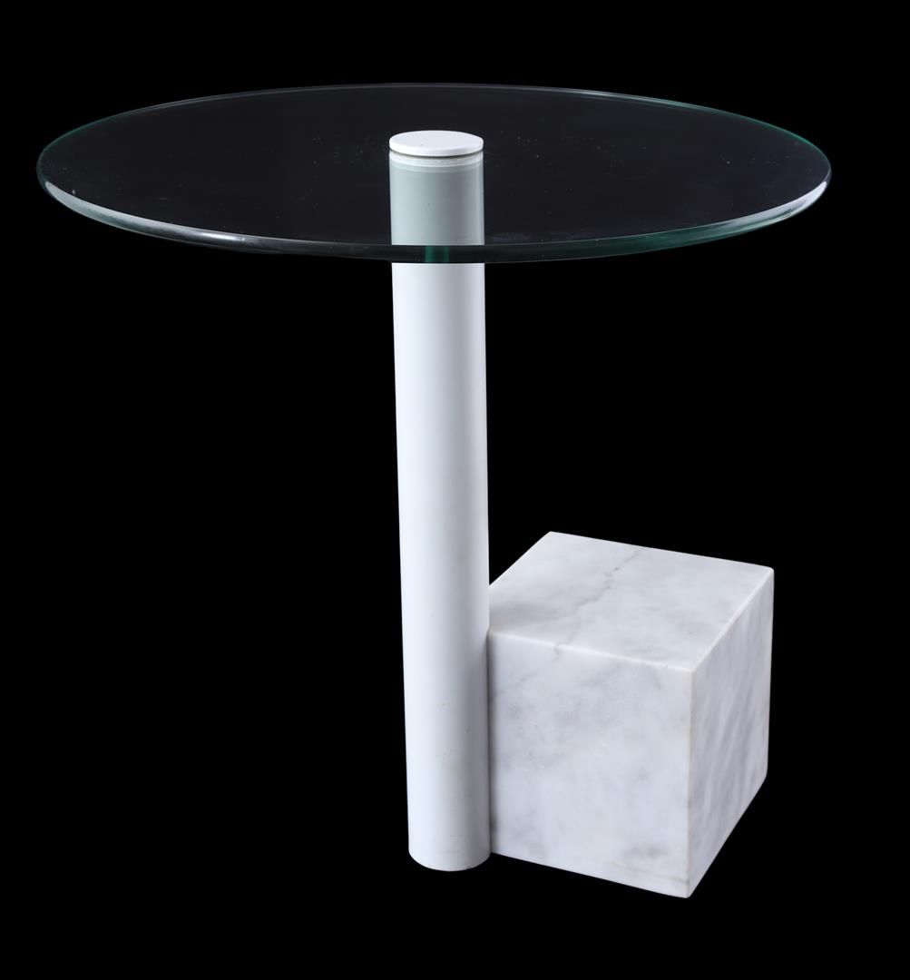 Hank Kwint 汉克-克文特（1951 年）
带大理石块的白色金属柱上的圆形咖啡桌，为 Metaform 设计的 Hank Kwint，型号 "HK-2"&hellip;