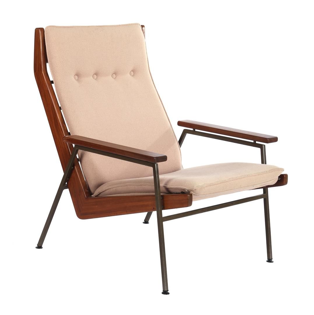 Rob Parry 罗布-帕里（1925）
柚木和金属扶手椅，带米色软垫，罗布-帕里设计，格尔德兰制作，型号 "莲花"，荷兰，20 世纪 60 年代，靠背高 8&hellip;