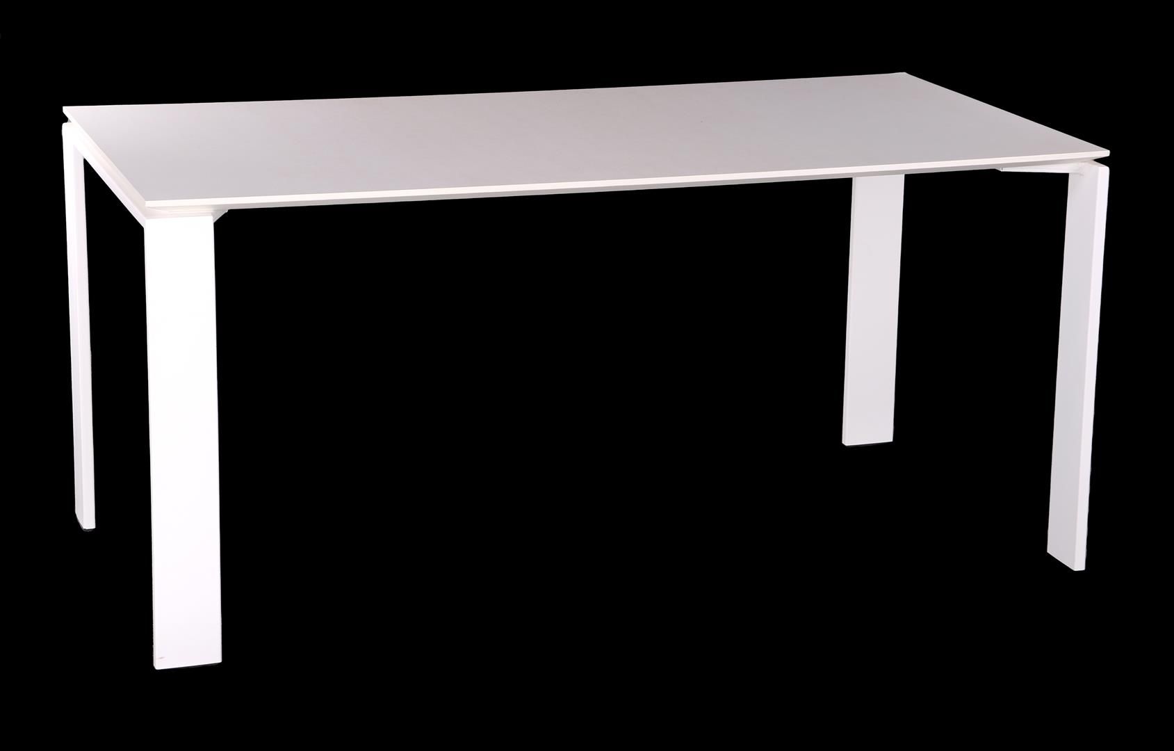 Ferrucio Laviani 费鲁基欧-拉维亚尼（1960 年）
白色层压板和金属几何桌，Ferruccio Laviani 设计，Kartell 执行，型&hellip;