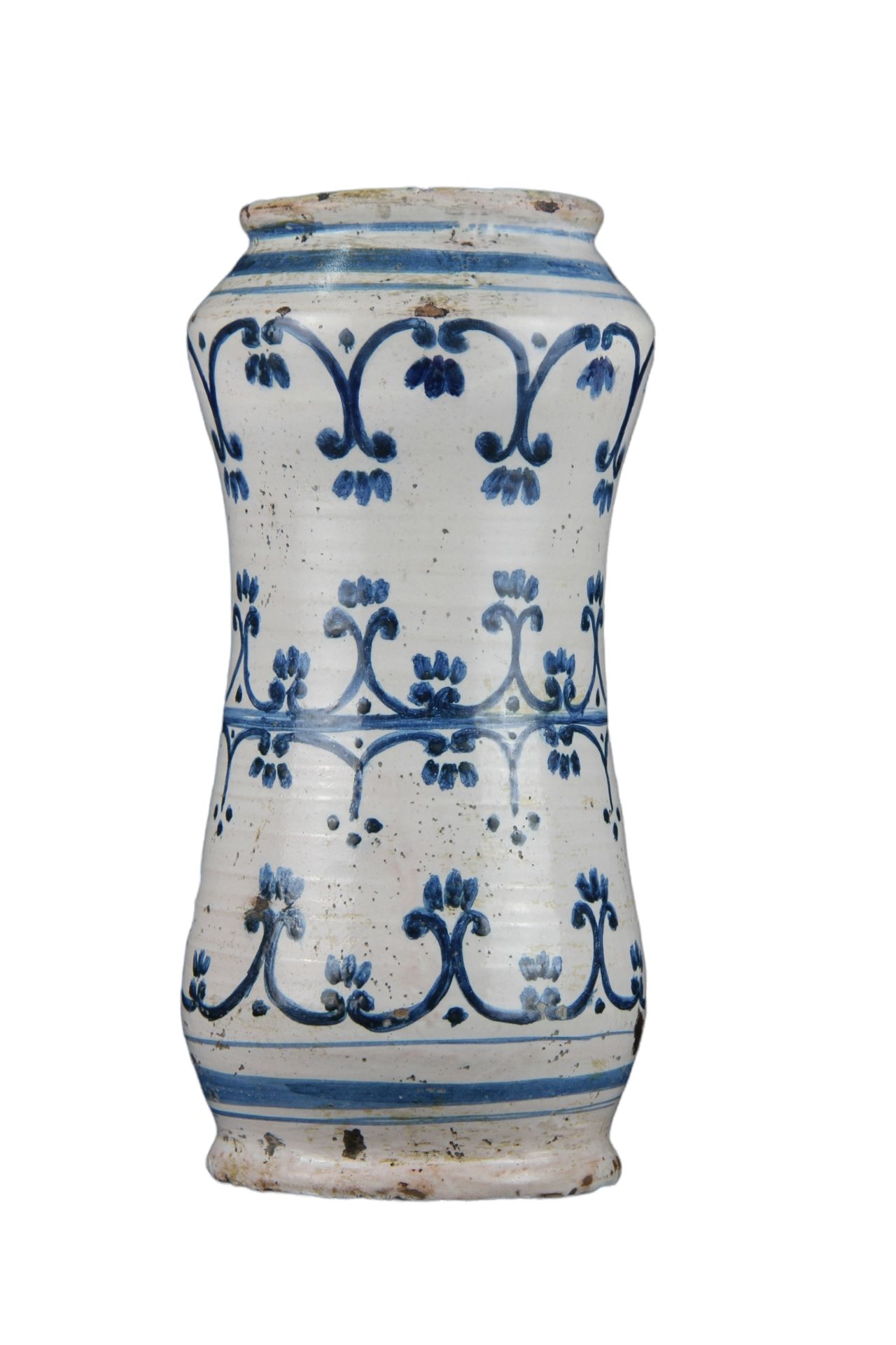 Albarello 白地马乔利卡，装饰有风格化的花带和蓝色道具。特拉帕尼 18世纪末磨损。