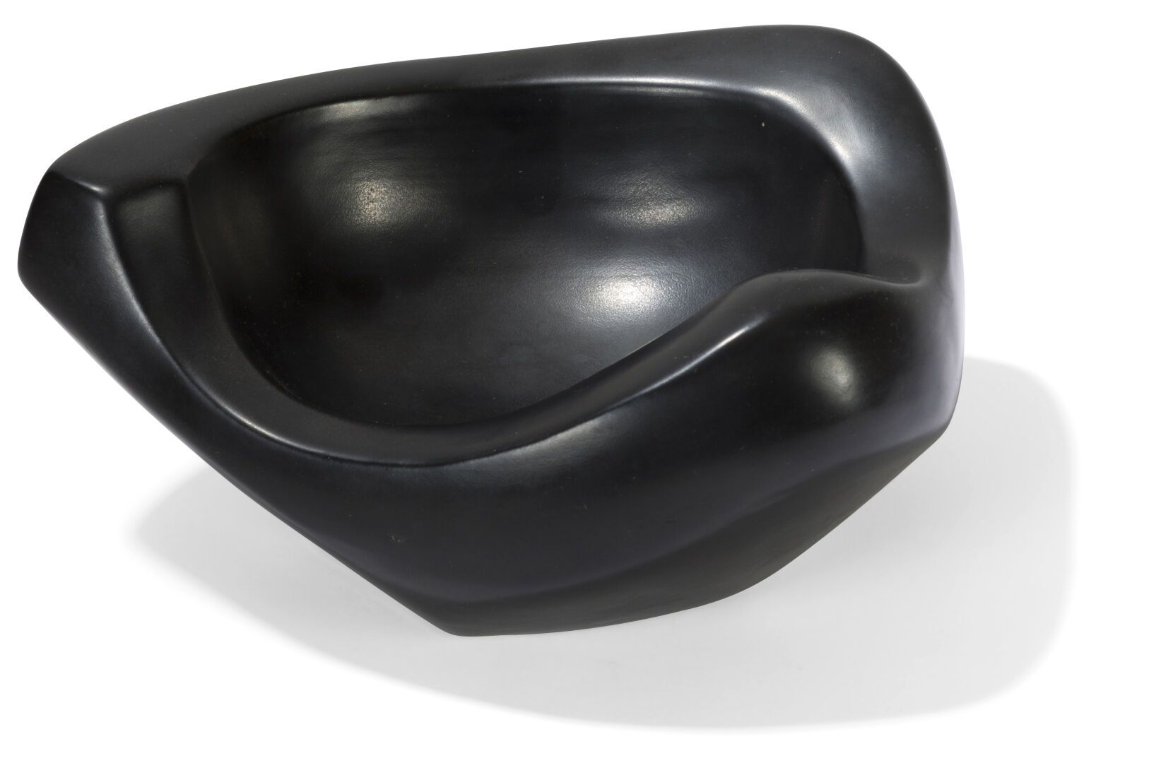 Null 乔治-茹夫(1910-1964)
自由形式，大尺寸，模型设计于[1952年]前后。
杯状雕塑。
黑色釉面陶瓷证明。
1950s.
底座下有JOUVE的&hellip;