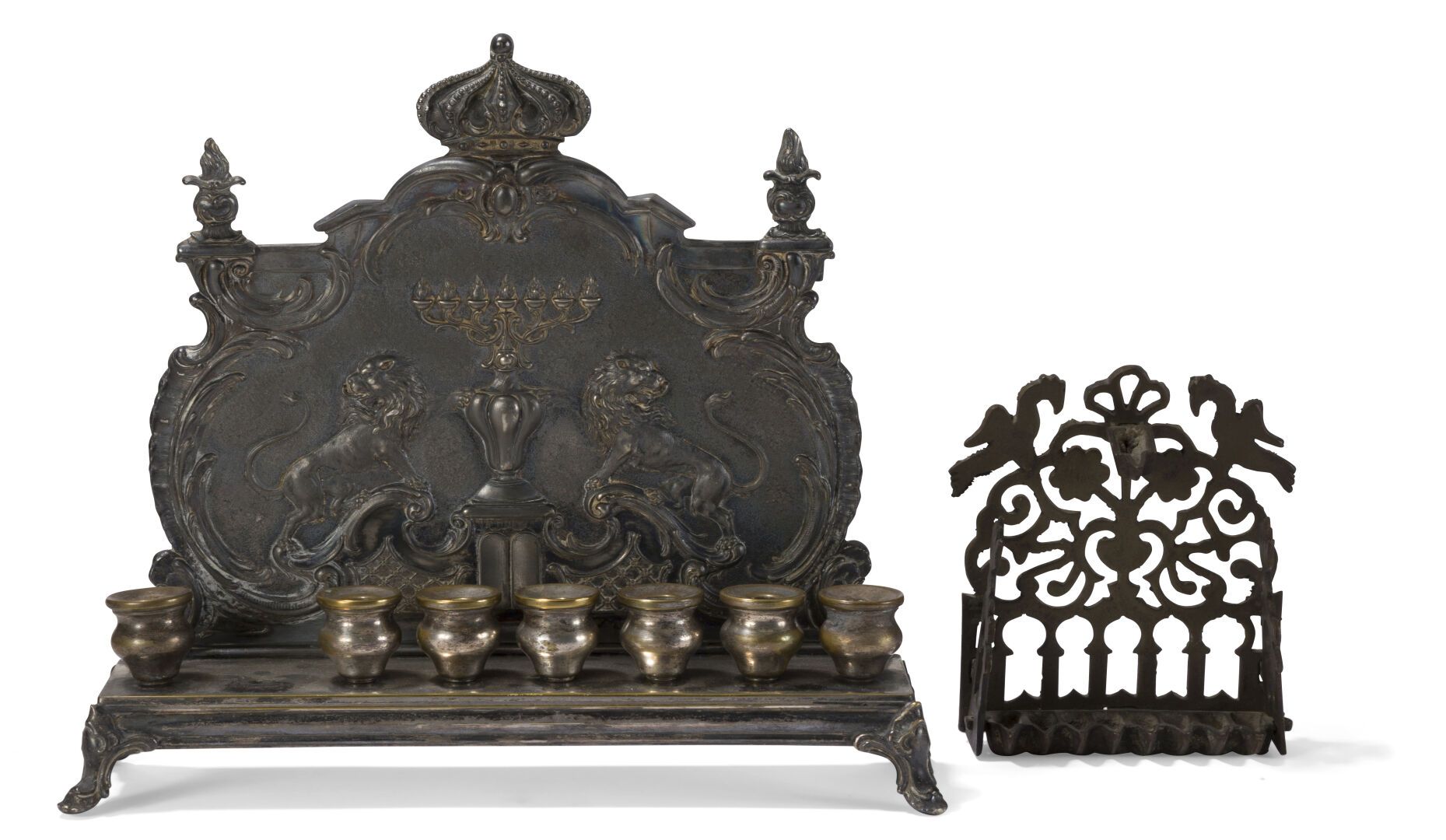 Null Ensemble de deux lampes de Hanoucca
- Lampe de Hanoucca miniature en bronze&hellip;