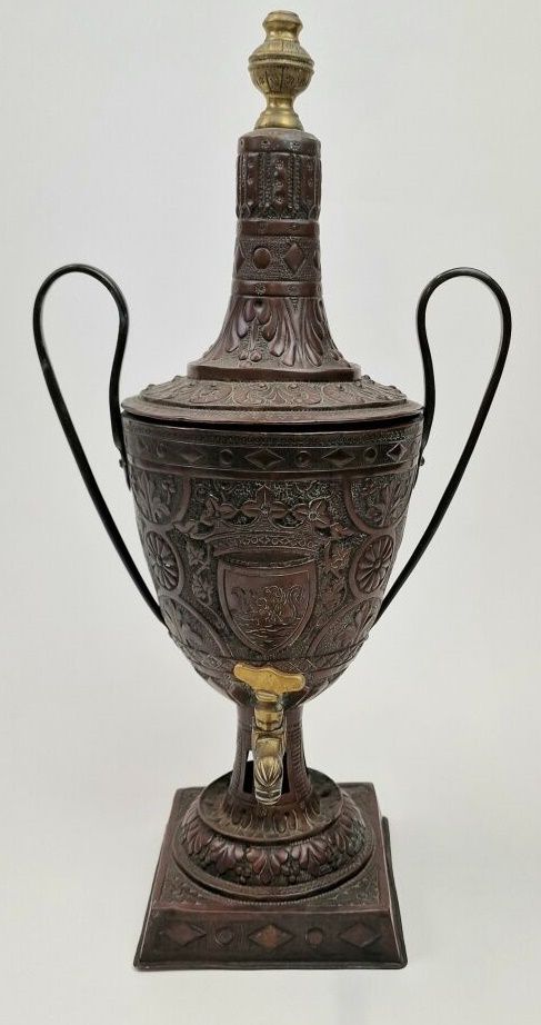 Null NUEVA ZELANDA Siglo XIX
Fuente de té de cobre repujado con el escudo de un &hellip;