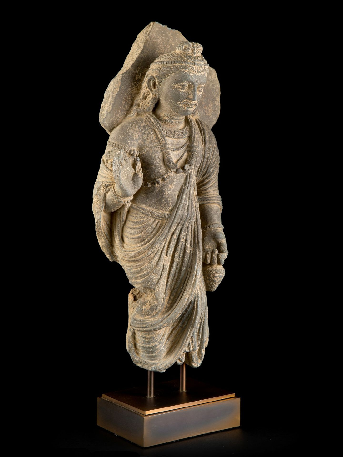 FIGURA DEL BODHISATTVA MAITREYA IN SCISTO Gandhara, II d.C. / III d.C. Secolo h.&hellip;