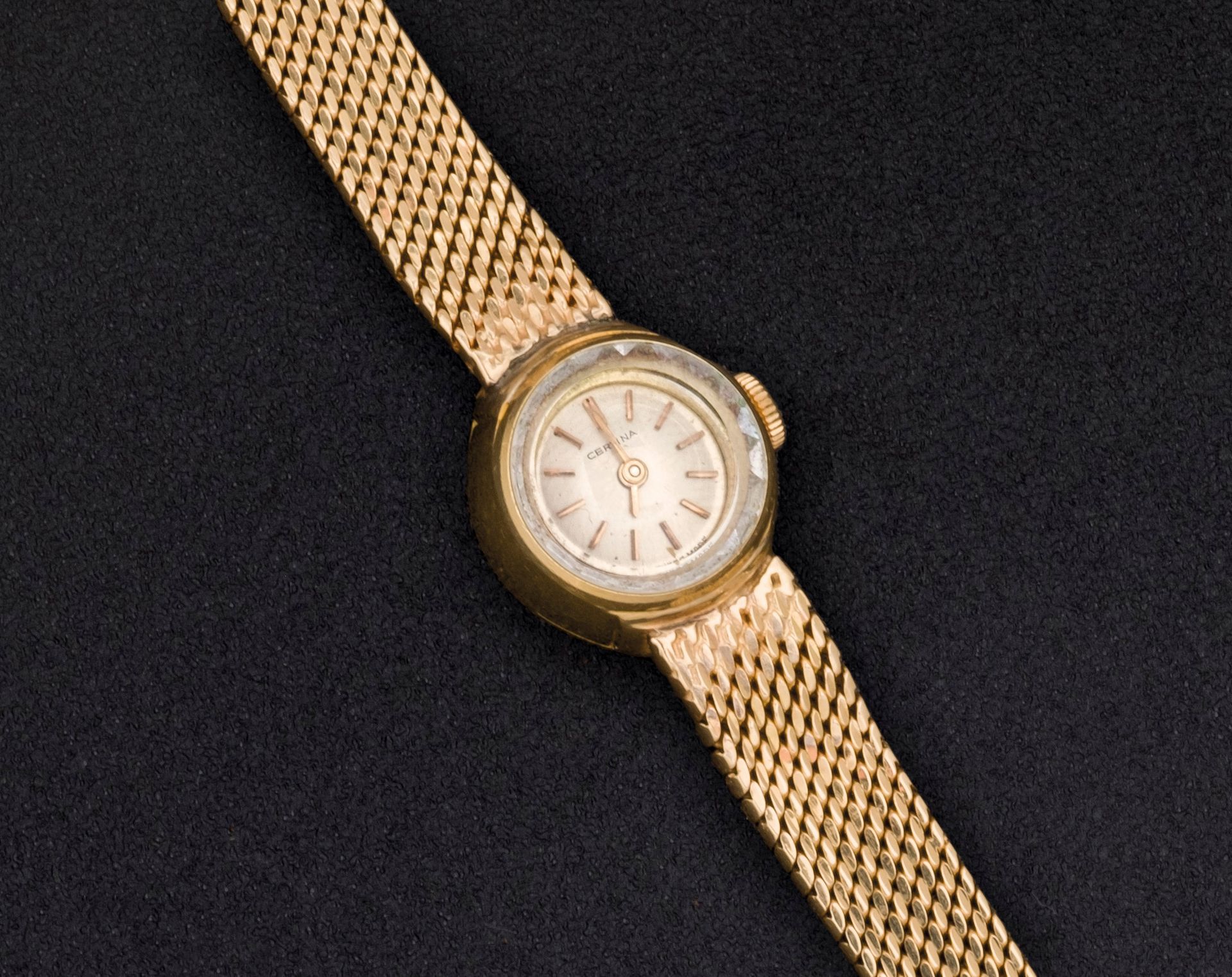 Null Montre-bracelet pour femme de la marque CERTINA, en or jaune 18 carats. Mou&hellip;