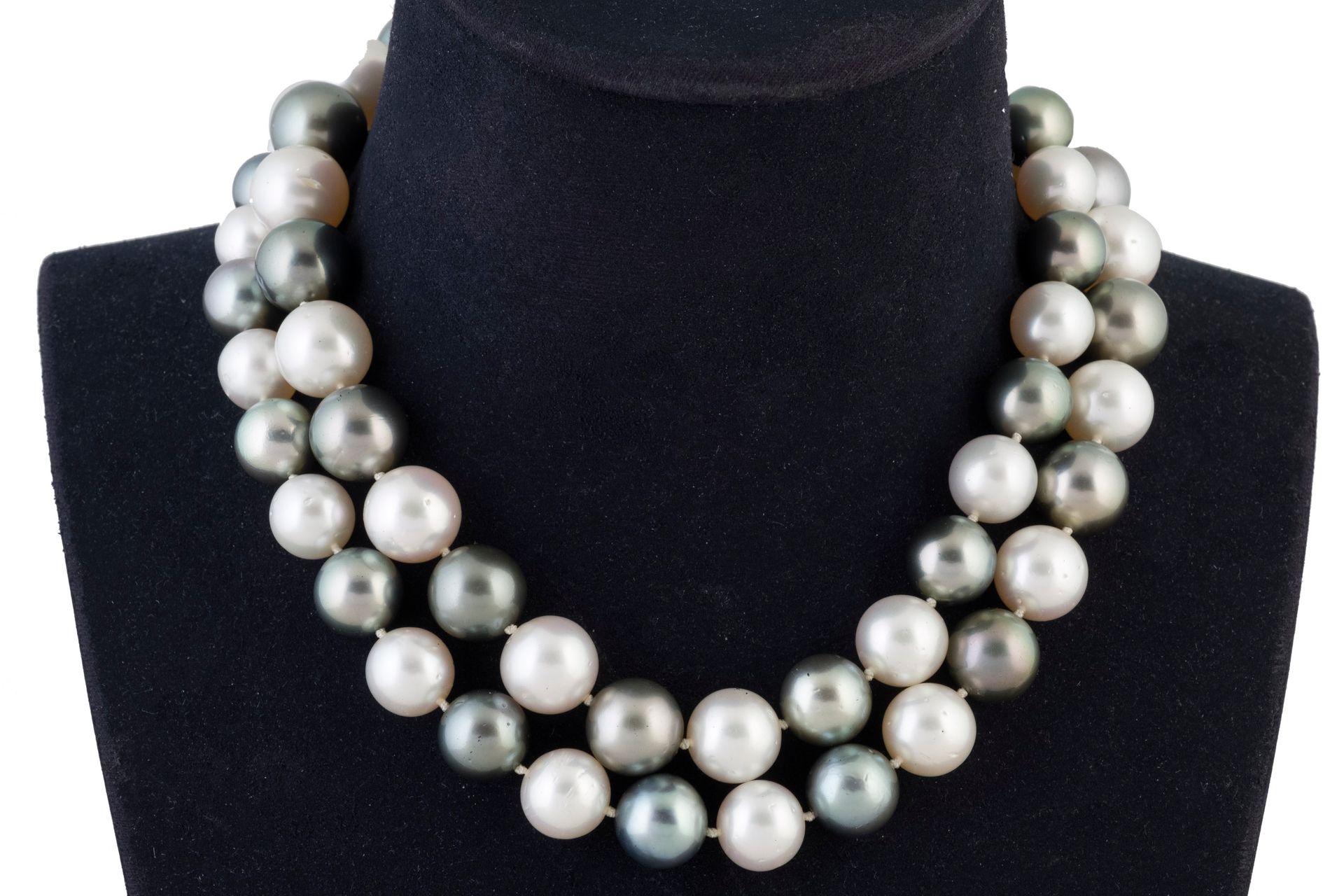 Null Grand collier d'opéra composé de soixante perles de Tahiti et d'Australie d&hellip;