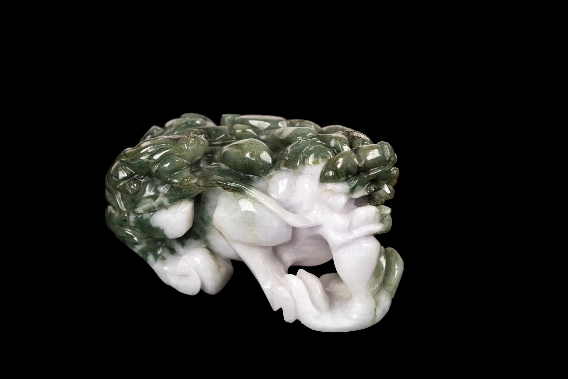 Null Grande pièce de jade de qualité A sculptée en forme de dragon. Poids : 2060&hellip;