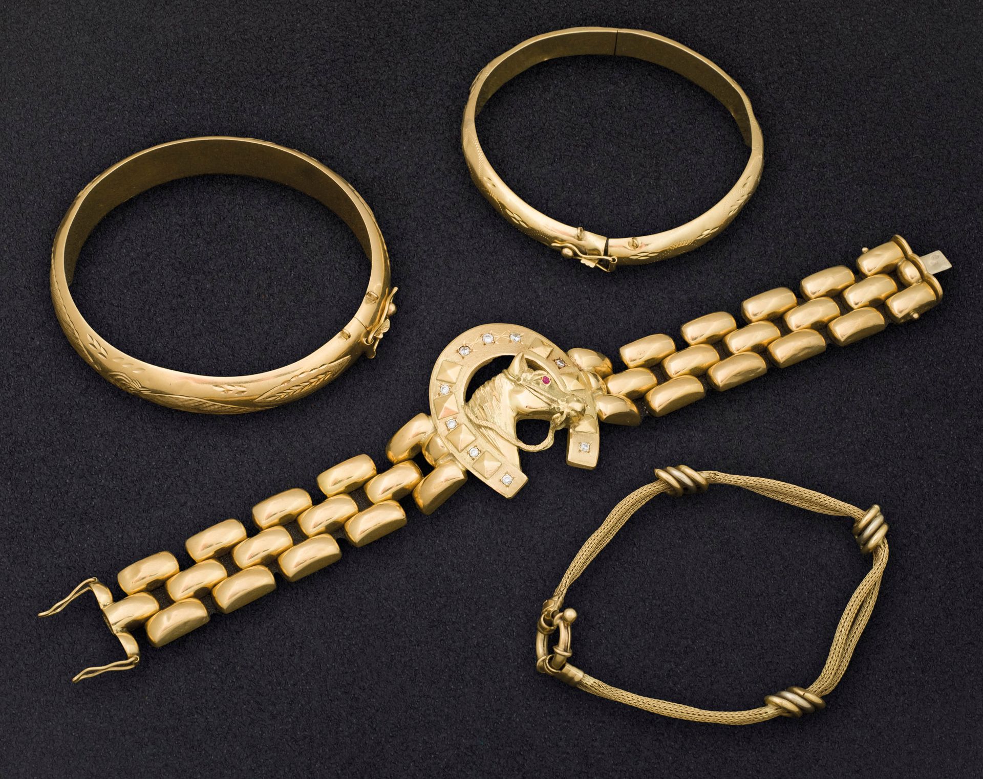 Null Divers bracelets, principalement en or jaune 18 carats, avec diverses pierr&hellip;