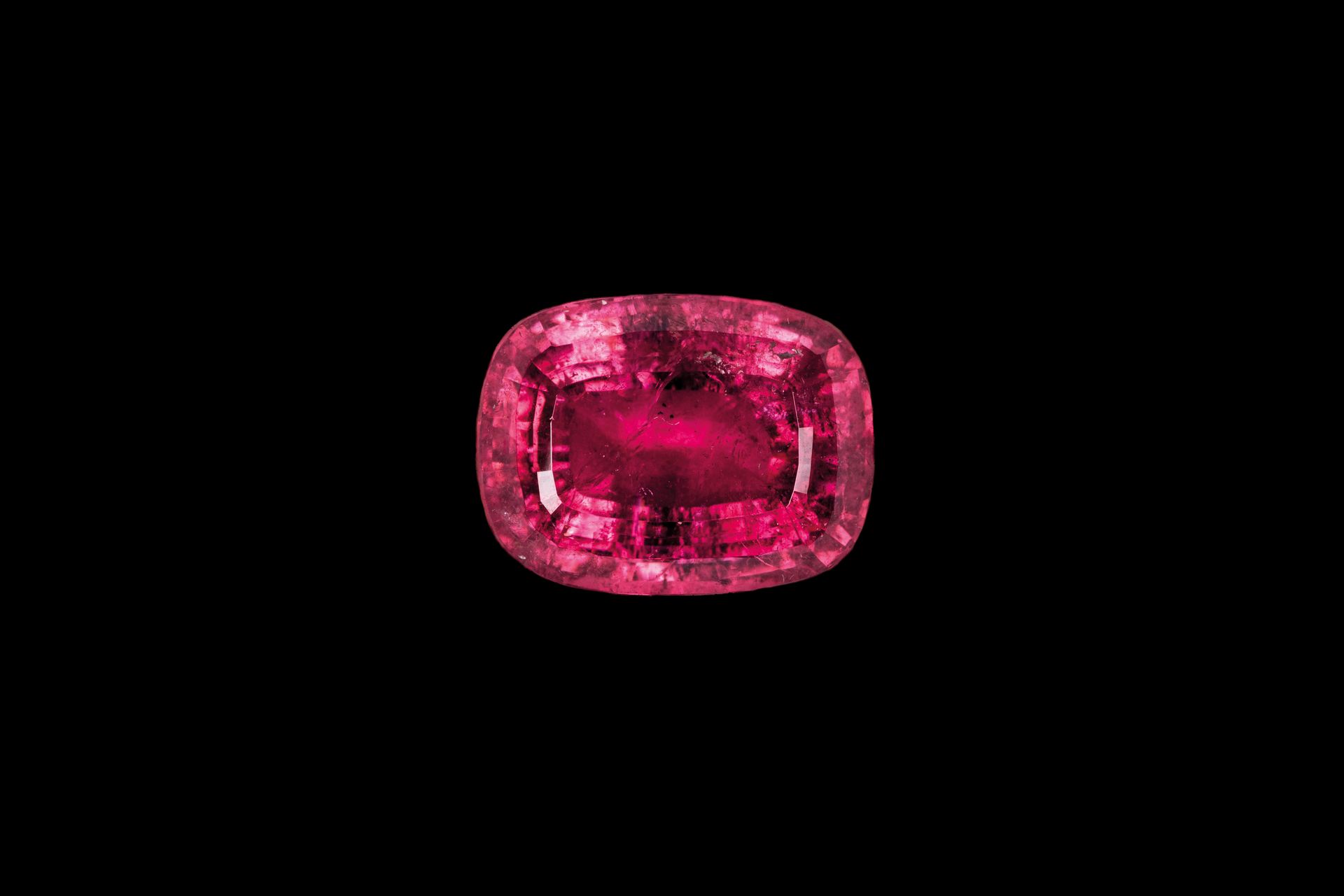 Null Tourmaline rubellite taille coussin 14,20 cts.