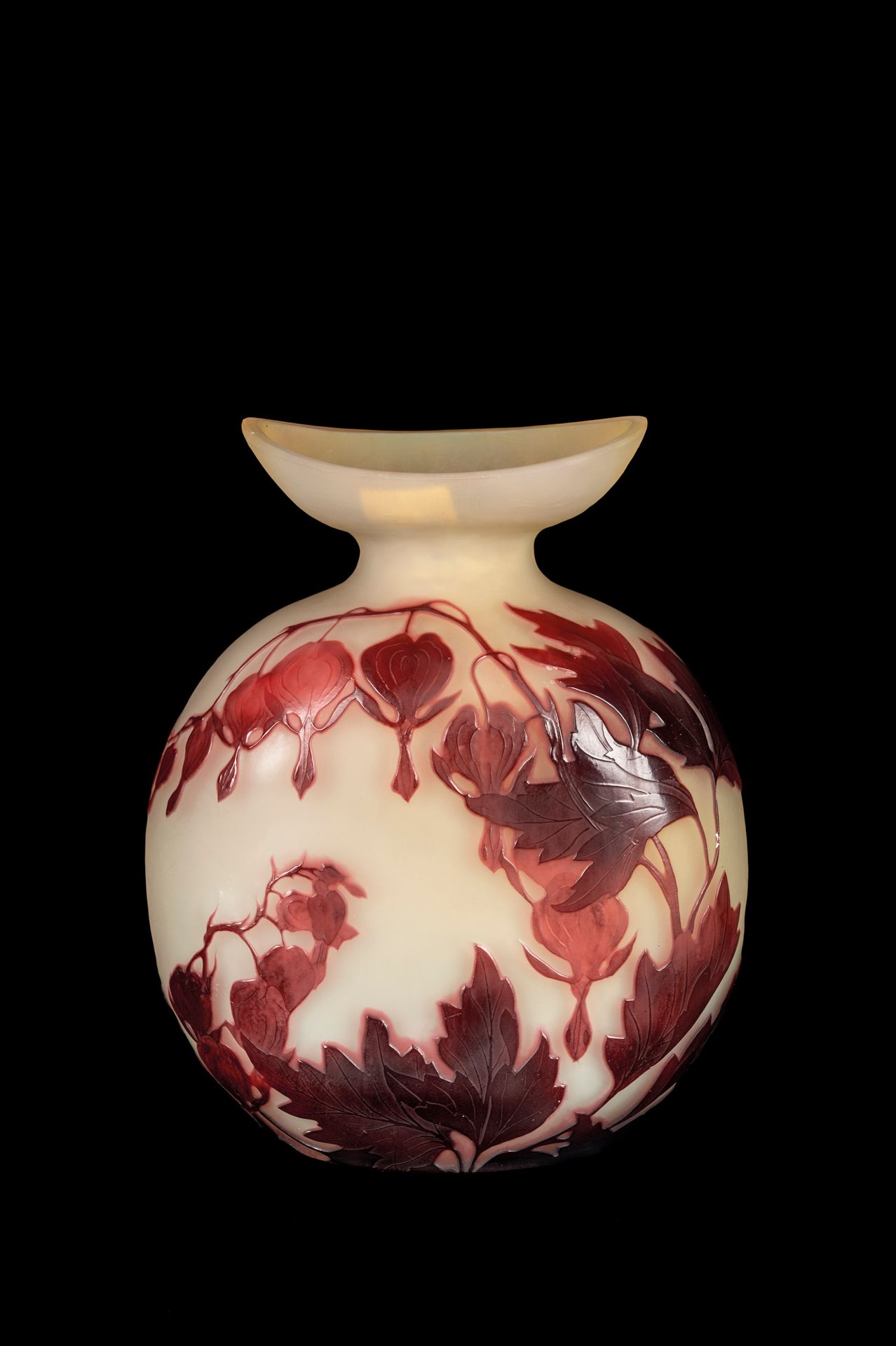GALLÉ, ÉMILE (1846 - 1904) Carved and acid-etched cameo glass vase. Signed at th&hellip;