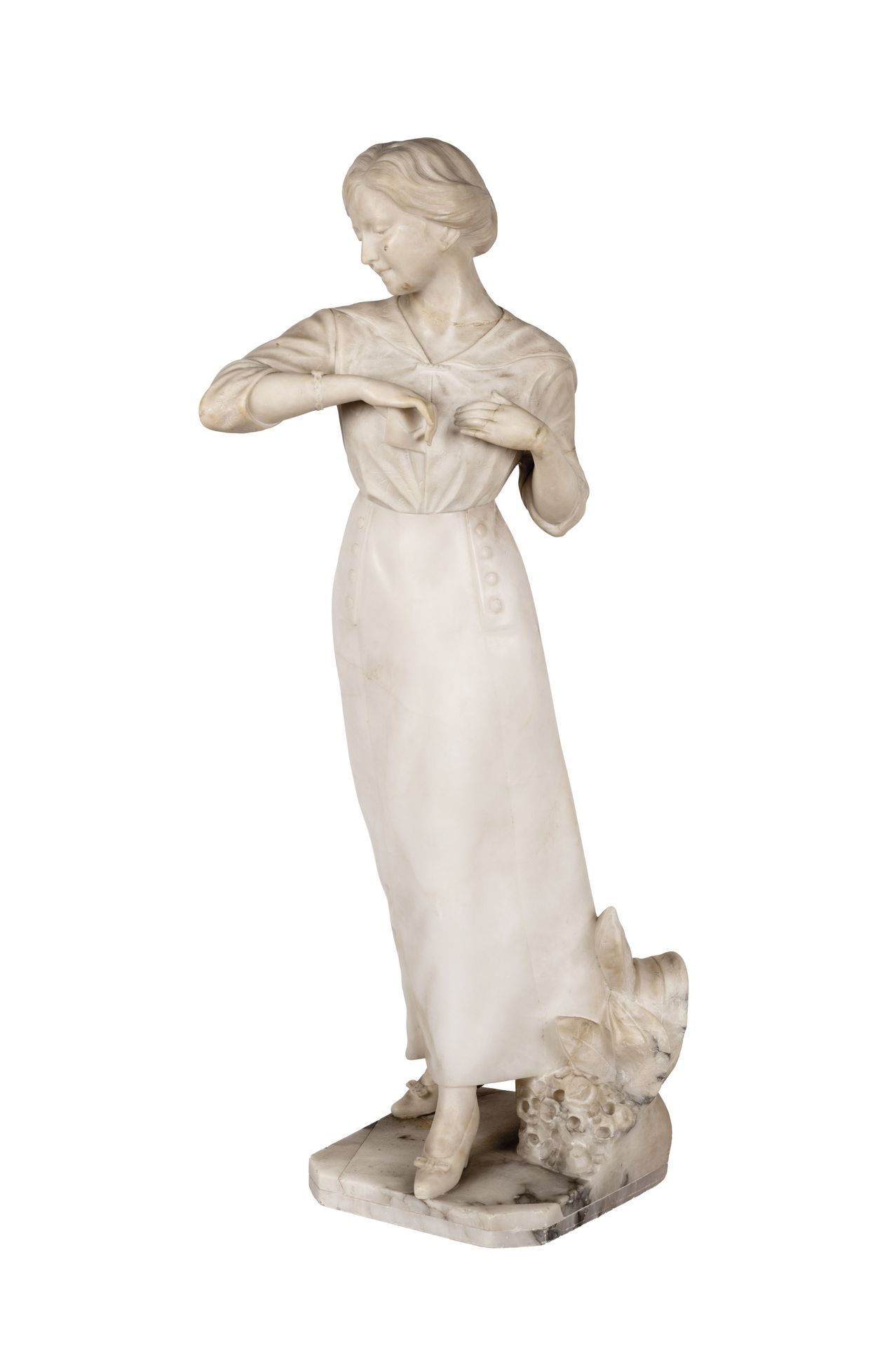 Null Sculpture en albâtre sculpté et poli. Représente une dame. Sur la base, une&hellip;