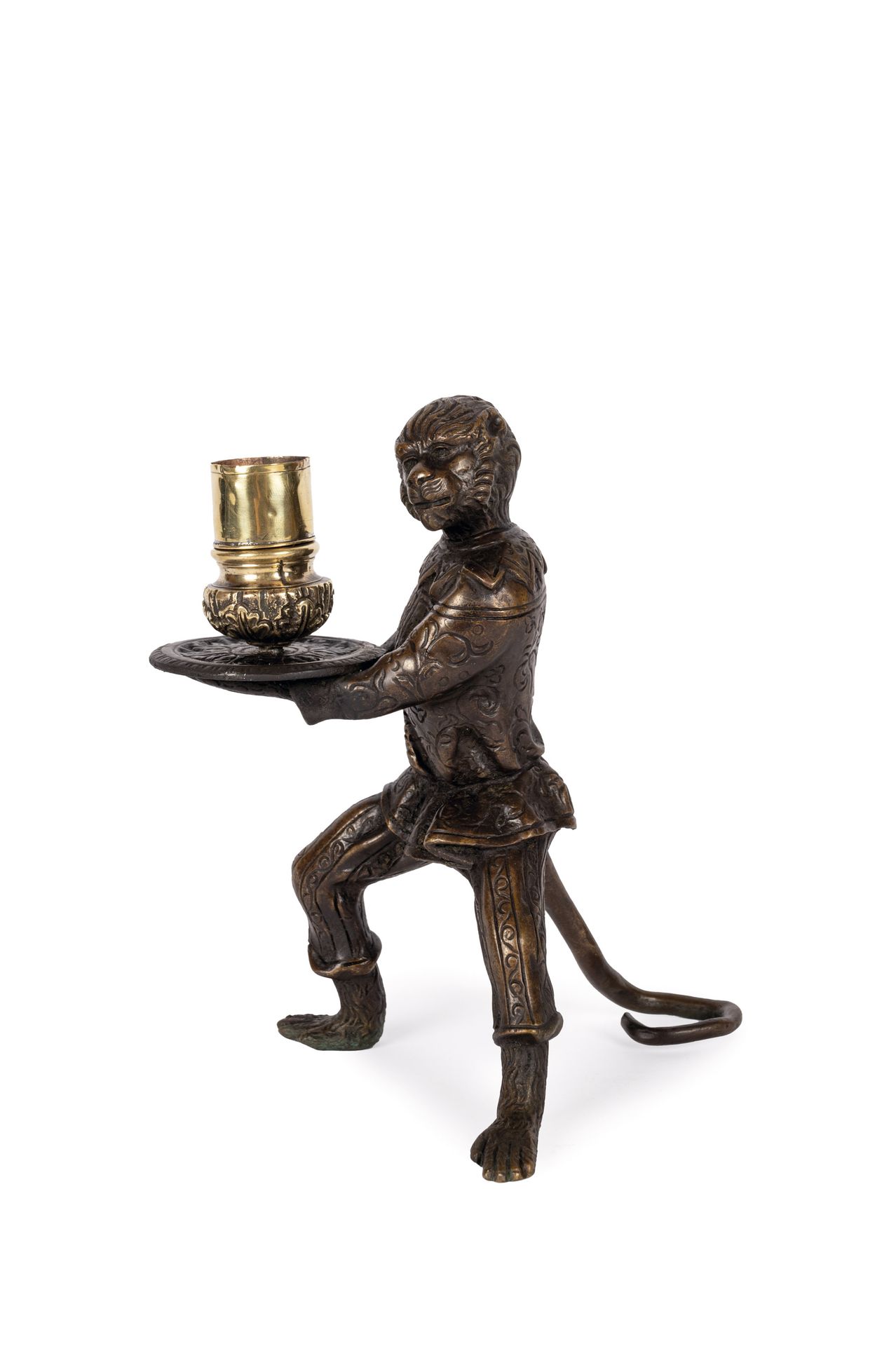 Null Bougeoir en bronze légèrement doré en forme de singe majordome qui porte la&hellip;