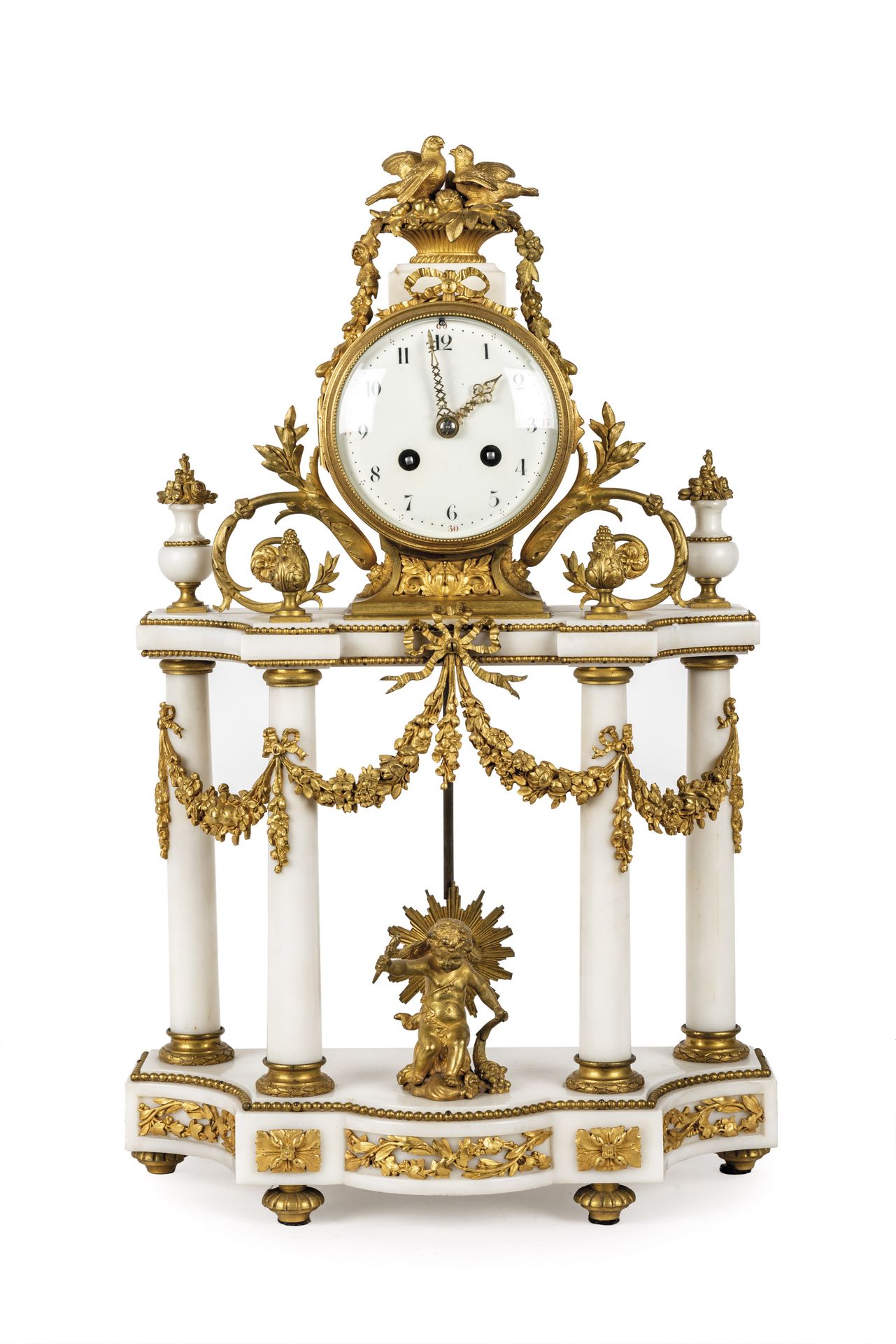 Null Pendule de table d'époque et de style Louis XVI en albâtre sculpté et poli &hellip;