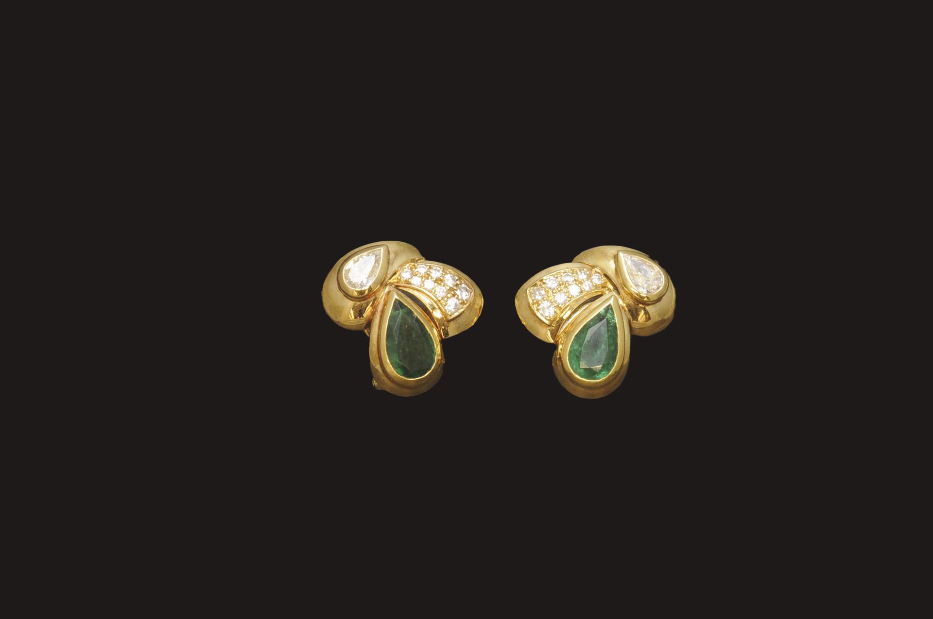 Null Boucles d'oreilles en or jaune 18 carats avec émeraude et diamant taille po&hellip;