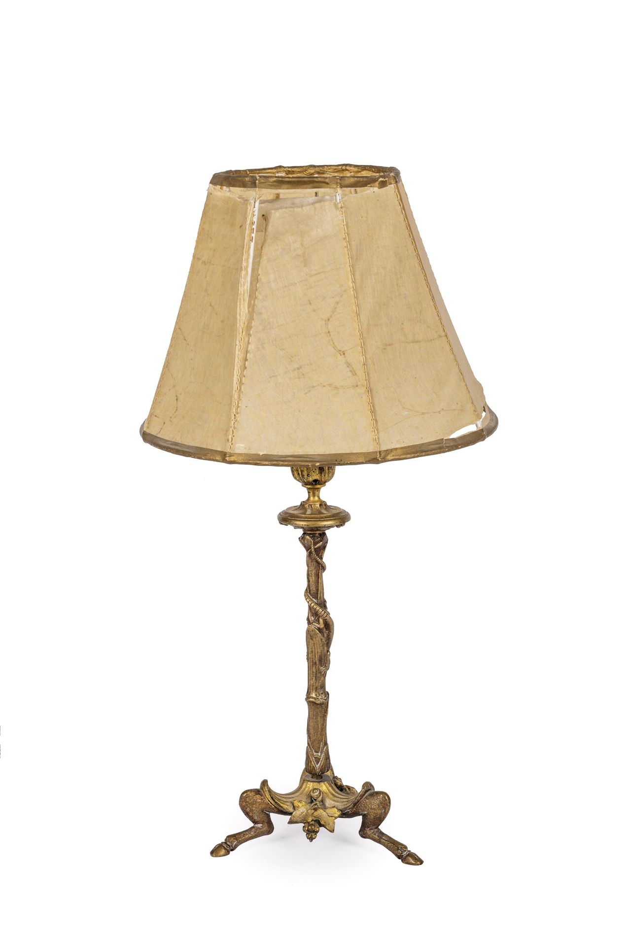 Null Bougeoir transformé en lampe de table en bronze doré. Tige en forme de cann&hellip;