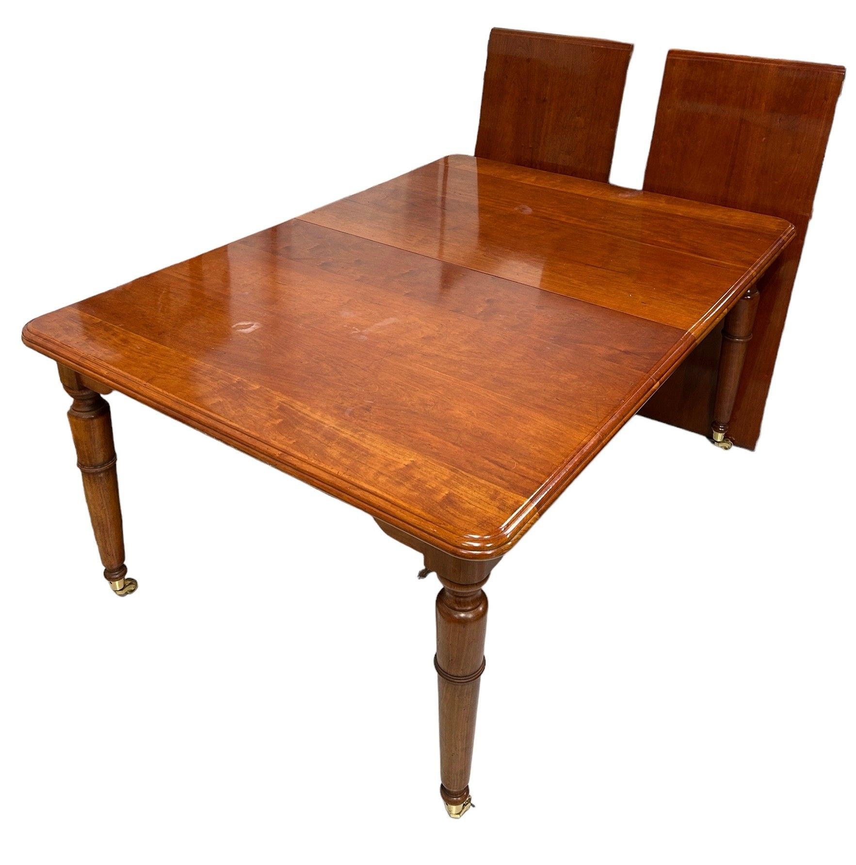 Null 一张查理斯-巴尔樱桃木餐桌和 12 把椅子、 

餐桌 163 厘米 x 116 厘米 x 76 厘米 
餐叶长 50 厘米 

雕刻椅 87 厘米 &hellip;